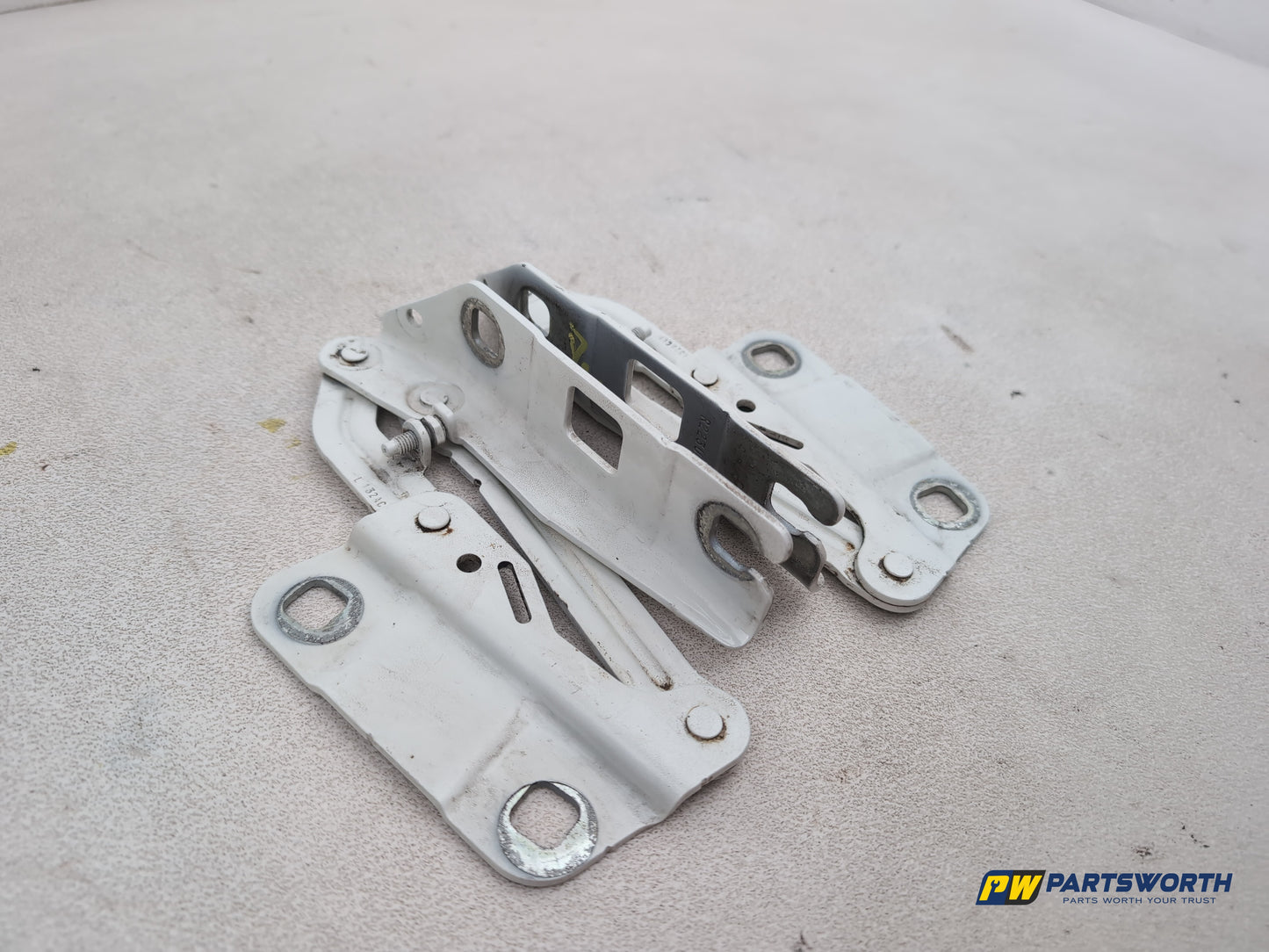 Bonnet Hinges 3
