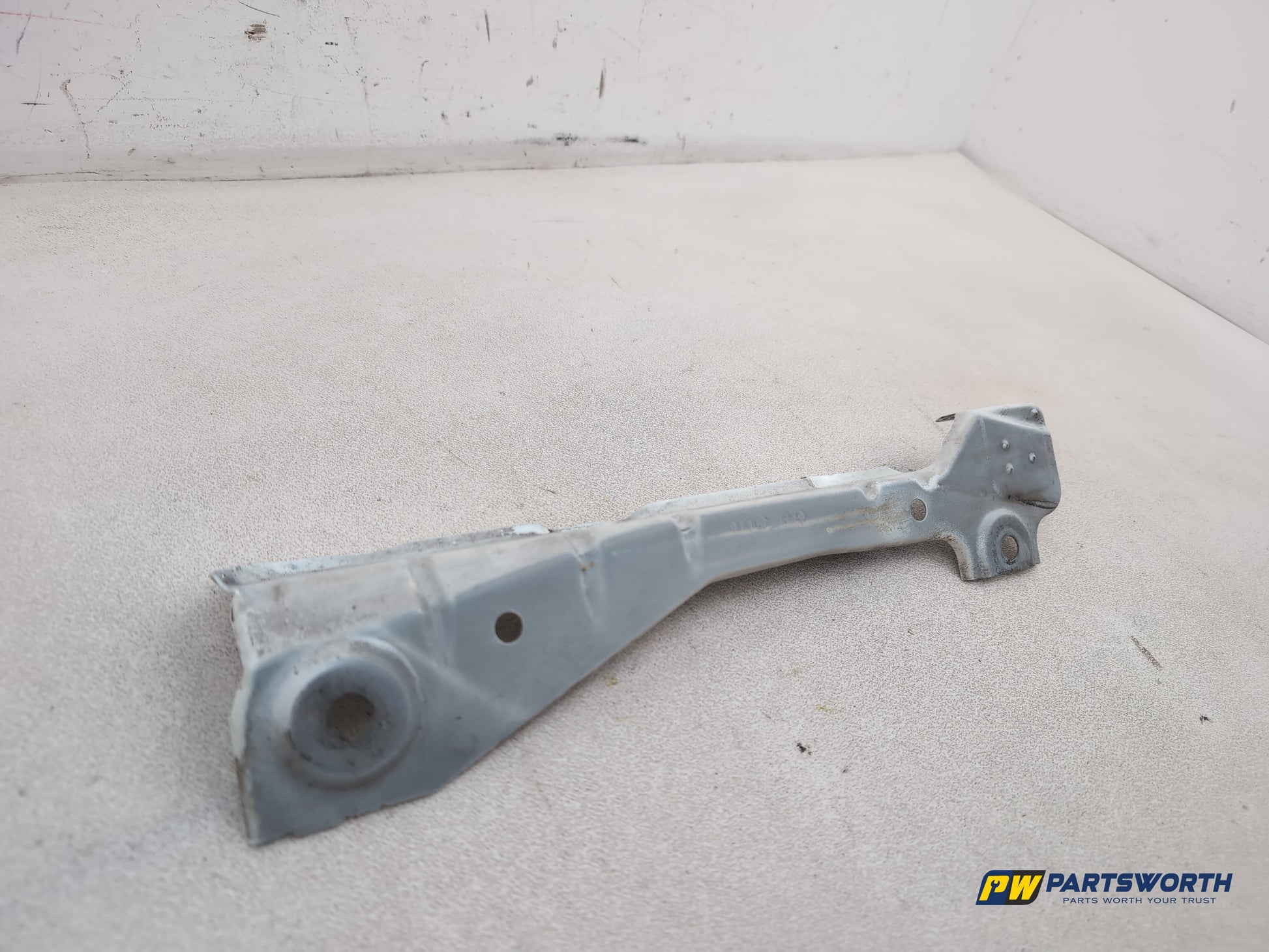 Mercedes-Benz Ml350 Spt Cdi Blueef-Cy Wing Mount Bracket Left Passenger Side - photo 3