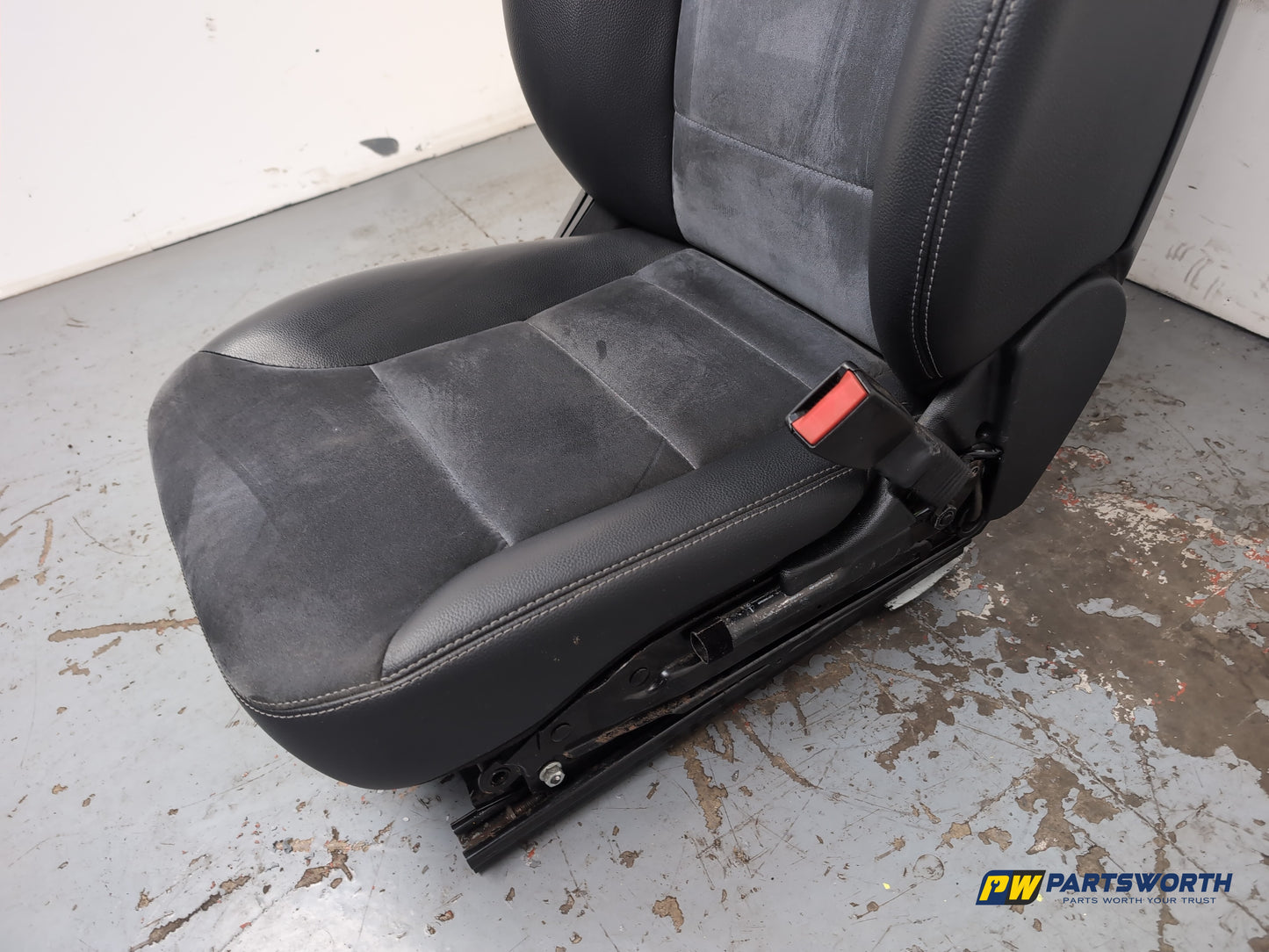 Mercedes-Benz Ml350 Spt Cdi Blueef-Cy A Half Leatgher Front Right Drivers Seat - photo 3