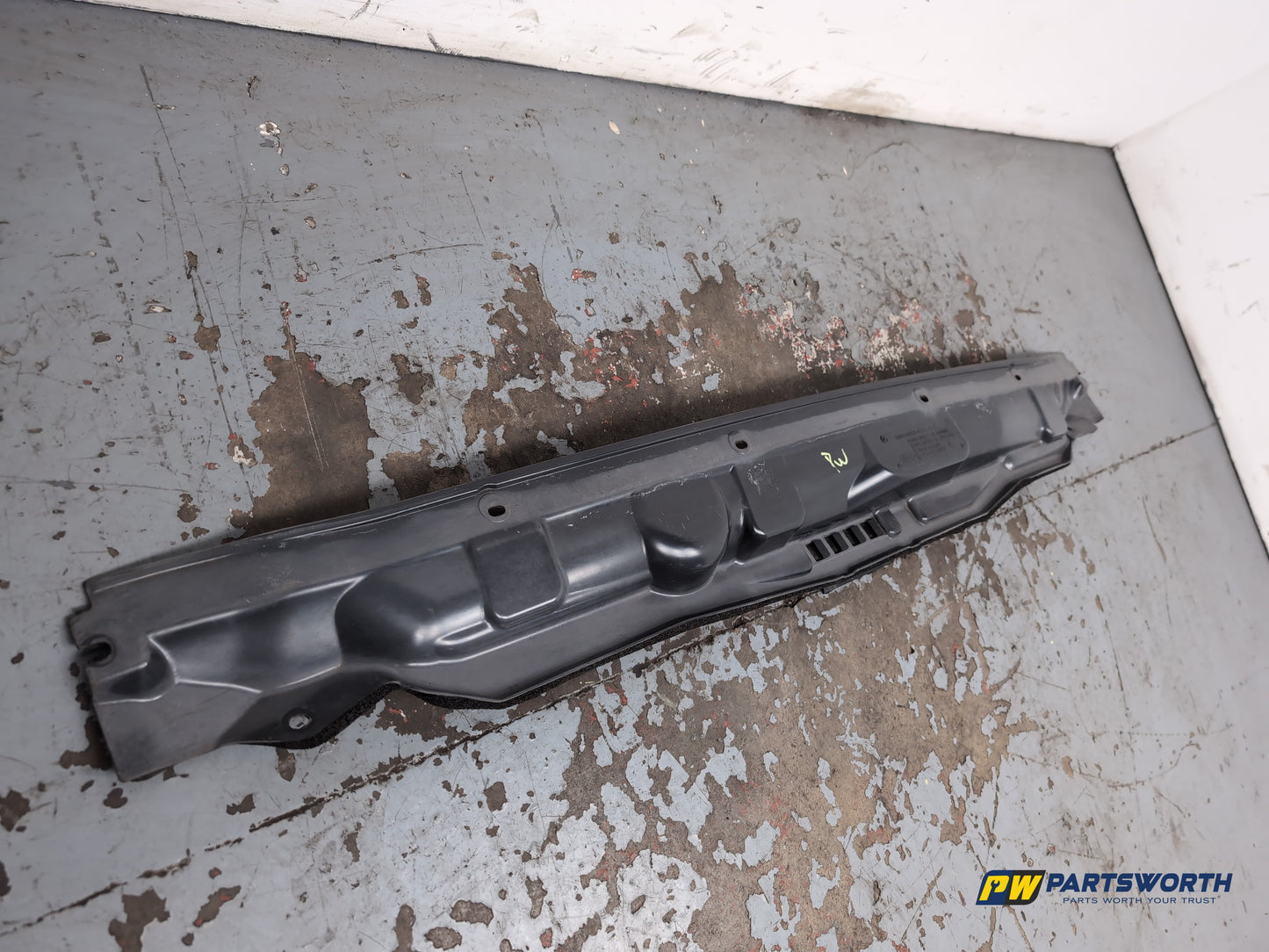 Ford Focus Zetec Turbo Front Dash Under Wiper Panel Scuttle Bm51a01628ae - photo 3