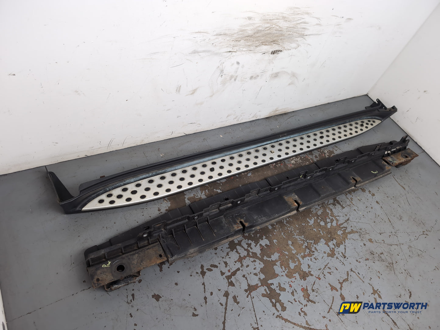 Mercedes-Benz Ml350 Spt Cdi Side Skirt Rh Driver Side And Step Insert Pack - photo 3