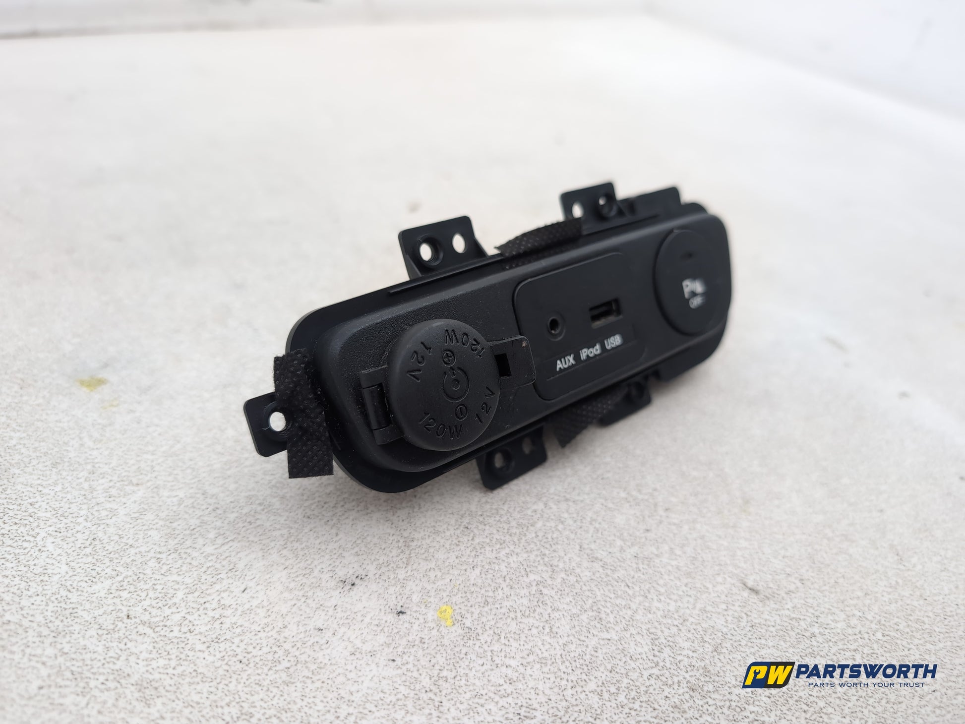 Kia Sportage 3 Sat Nav Crdi Aux Socket And Parking Switch 846323u900 2010-2013 - photo 3