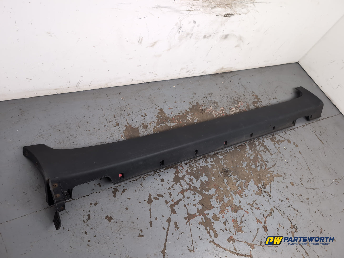 Side Skirt RH 3