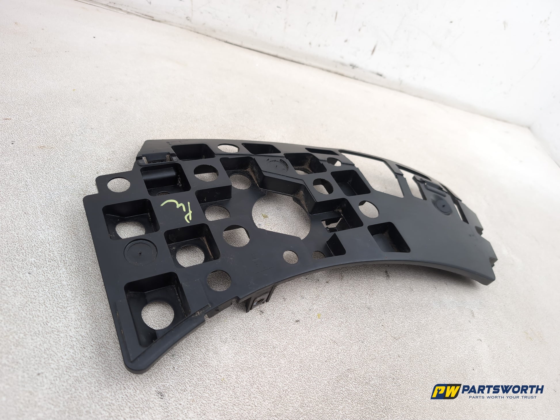 Peugeot 3008 Front Right Bumper Bracket 9685232080 - photo 3