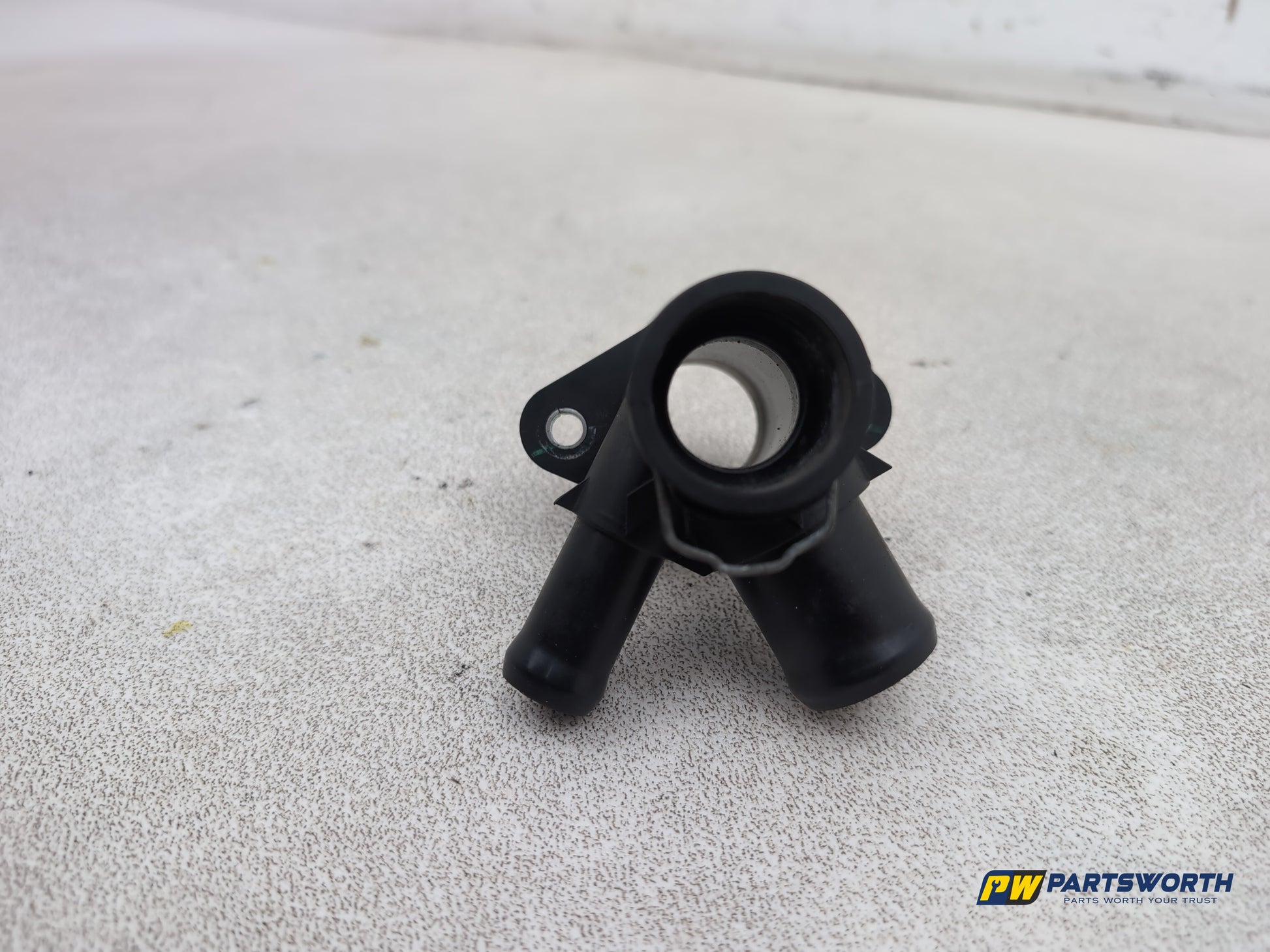 Ford Focus Zetec Turbo Coolant Water Pipe Cm5g8a529ga 2011-2018 - photo 9