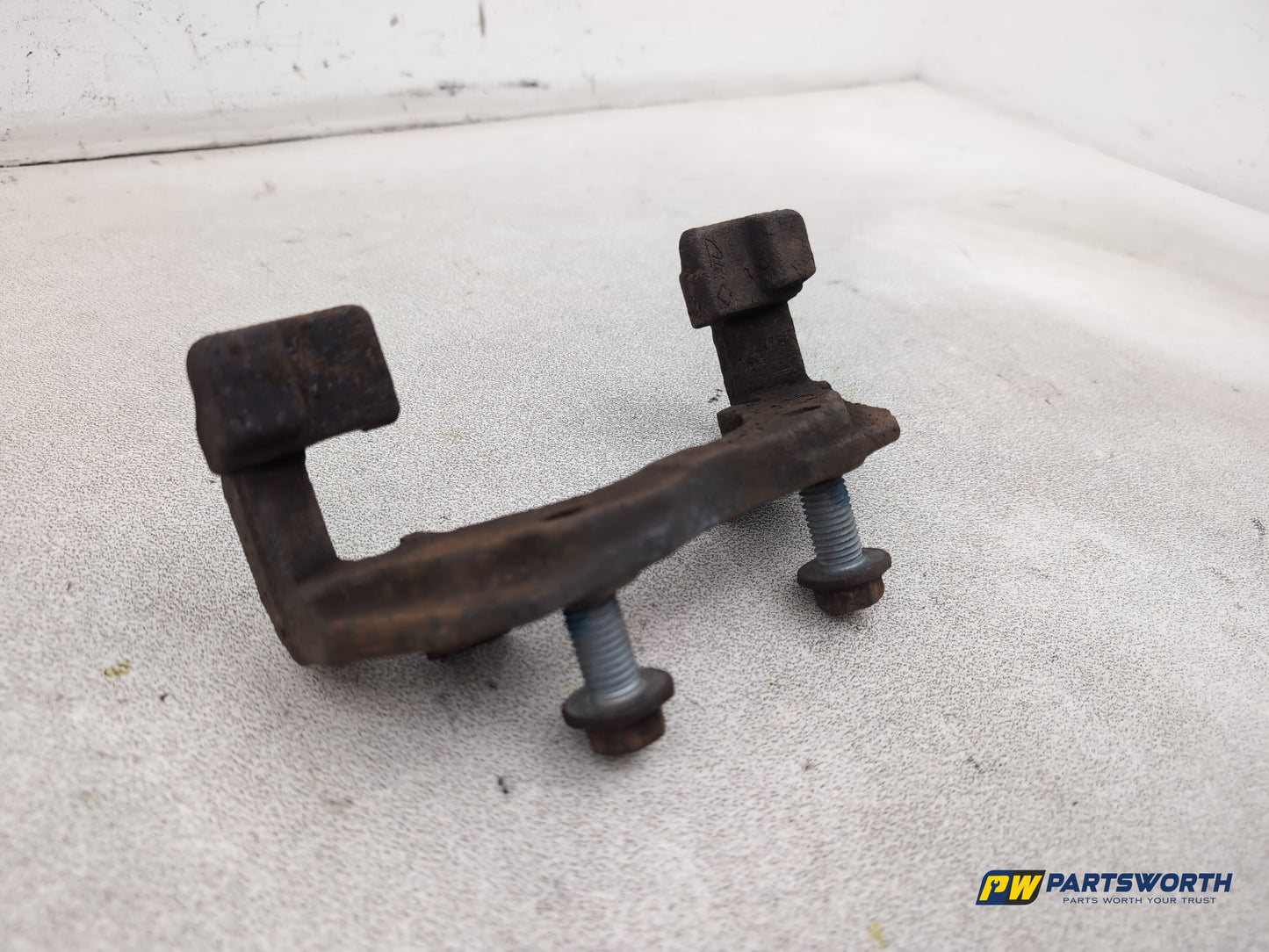 Ford Focus Zetec Turbo Front Right Brake Caliper Support 2011-2018 - photo 3