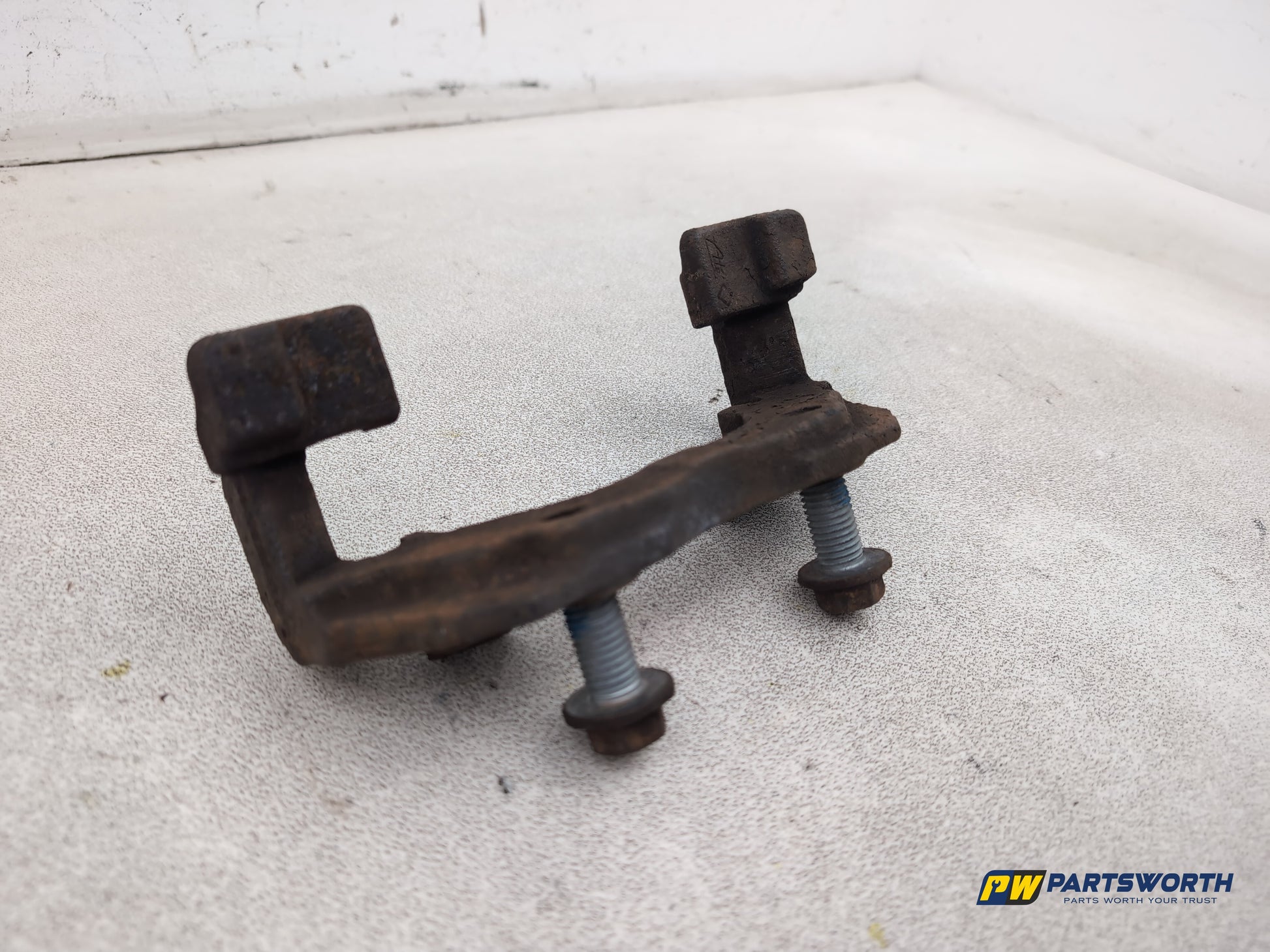 Ford Focus Zetec Turbo Front Right Brake Caliper Support 2011-2018 - photo 3