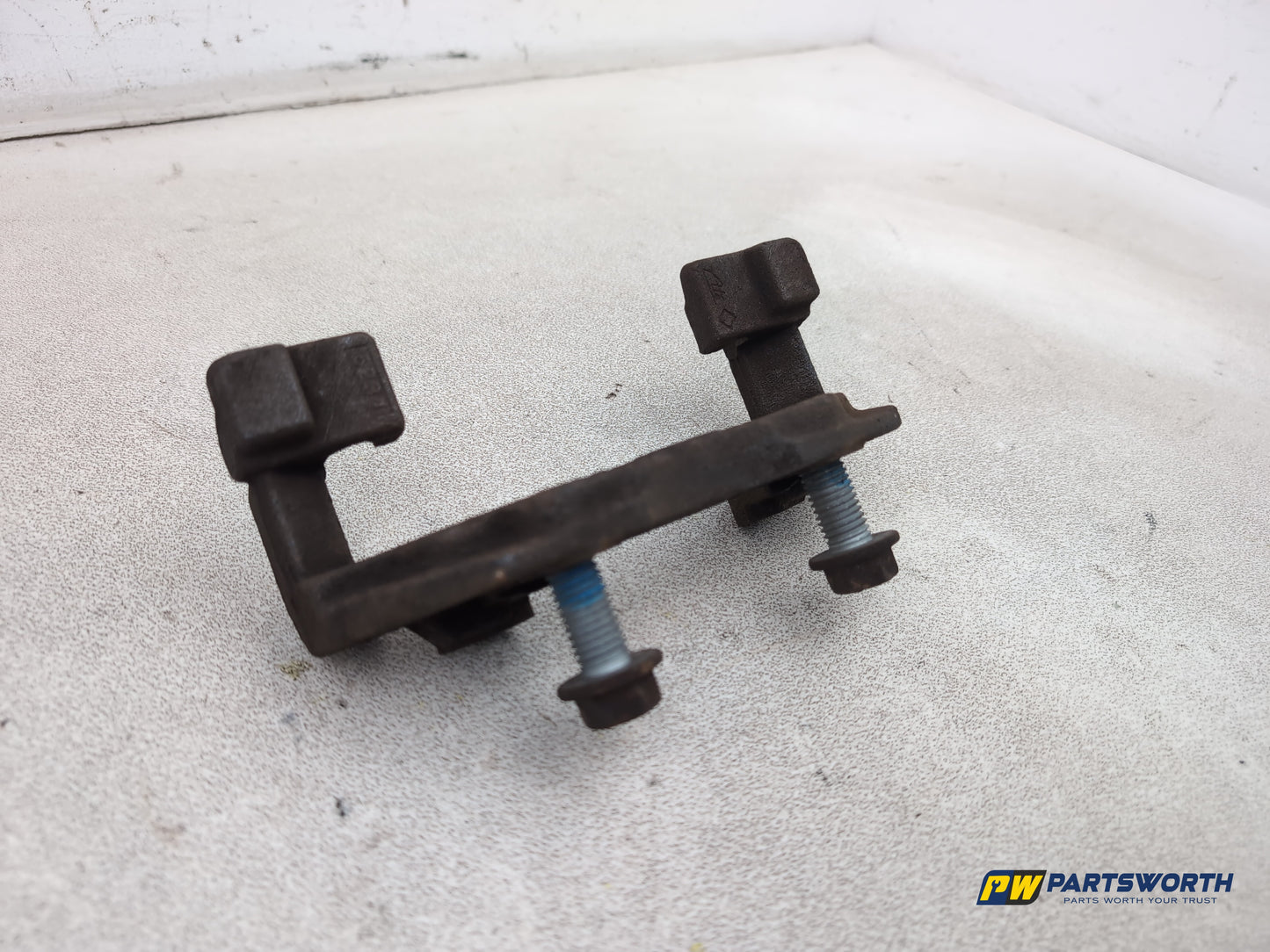 Ford Focus Zetec Turbo Front Left Brake Caliper Support 2011-2018 - photo 3