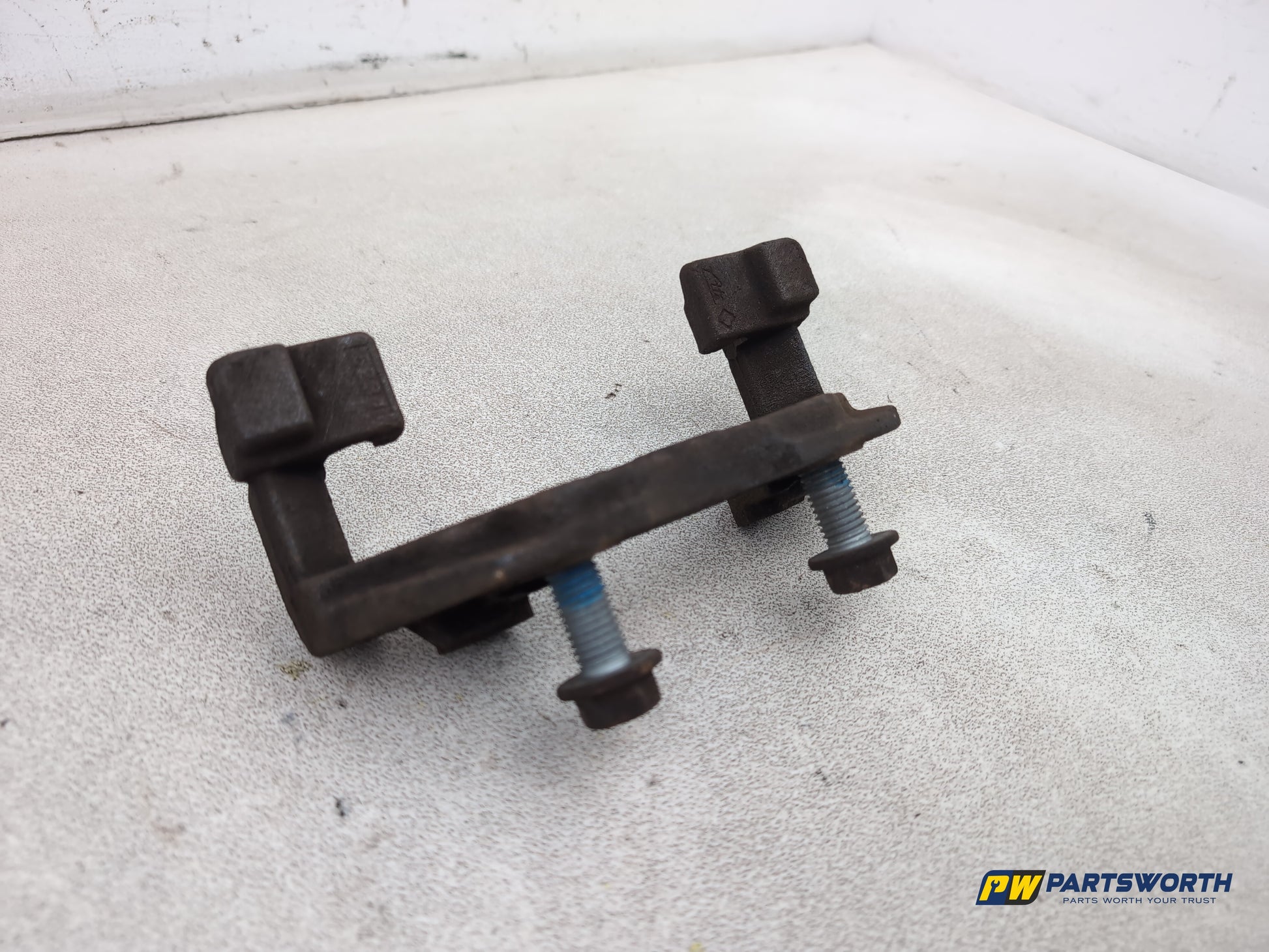 Ford Focus Zetec Turbo Front Left Brake Caliper Support 2011-2018 - photo 3