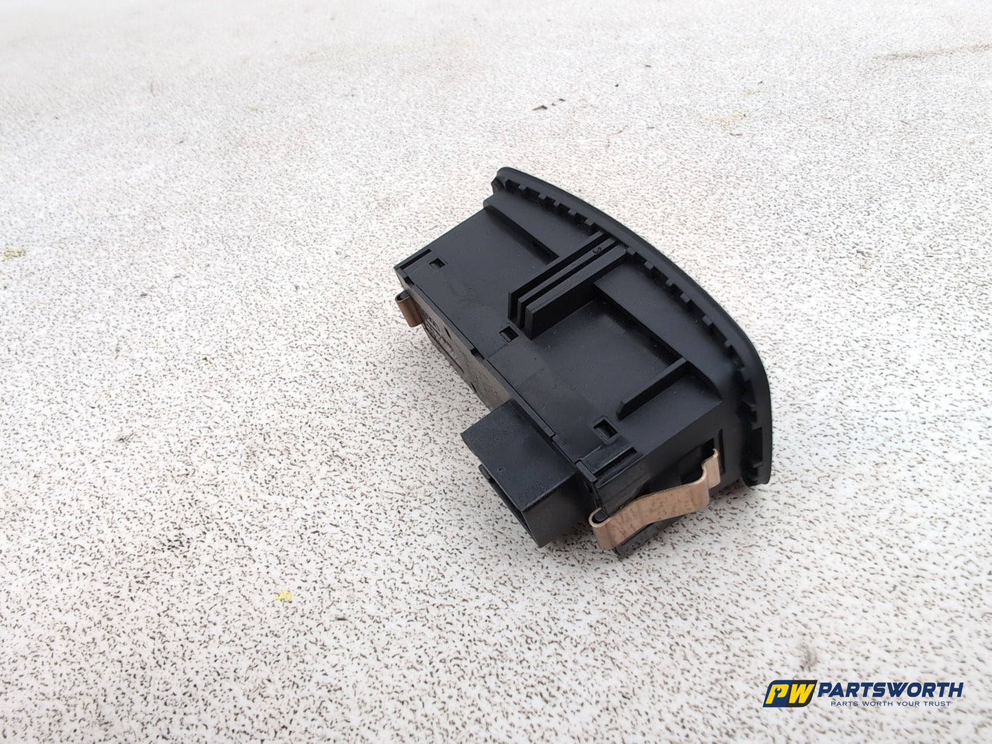 Audi A1 Contrast Edition Tdi Hazard Light Switch 2010-2012 - photo 3