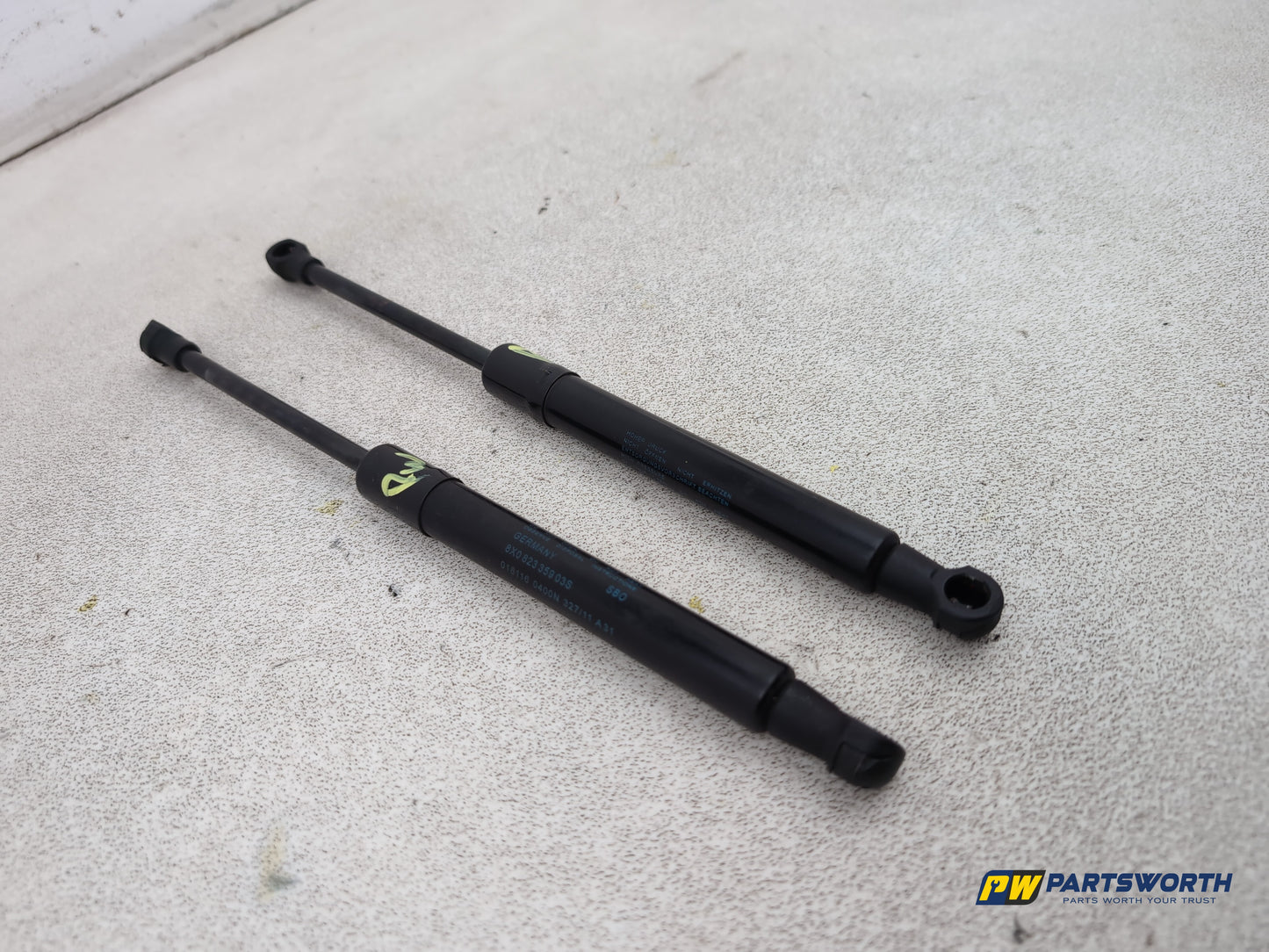 Audi A1 Contrast Edition Tdi Bonnet Strut Pair 8x082335903s 2010-2014 - photo 9