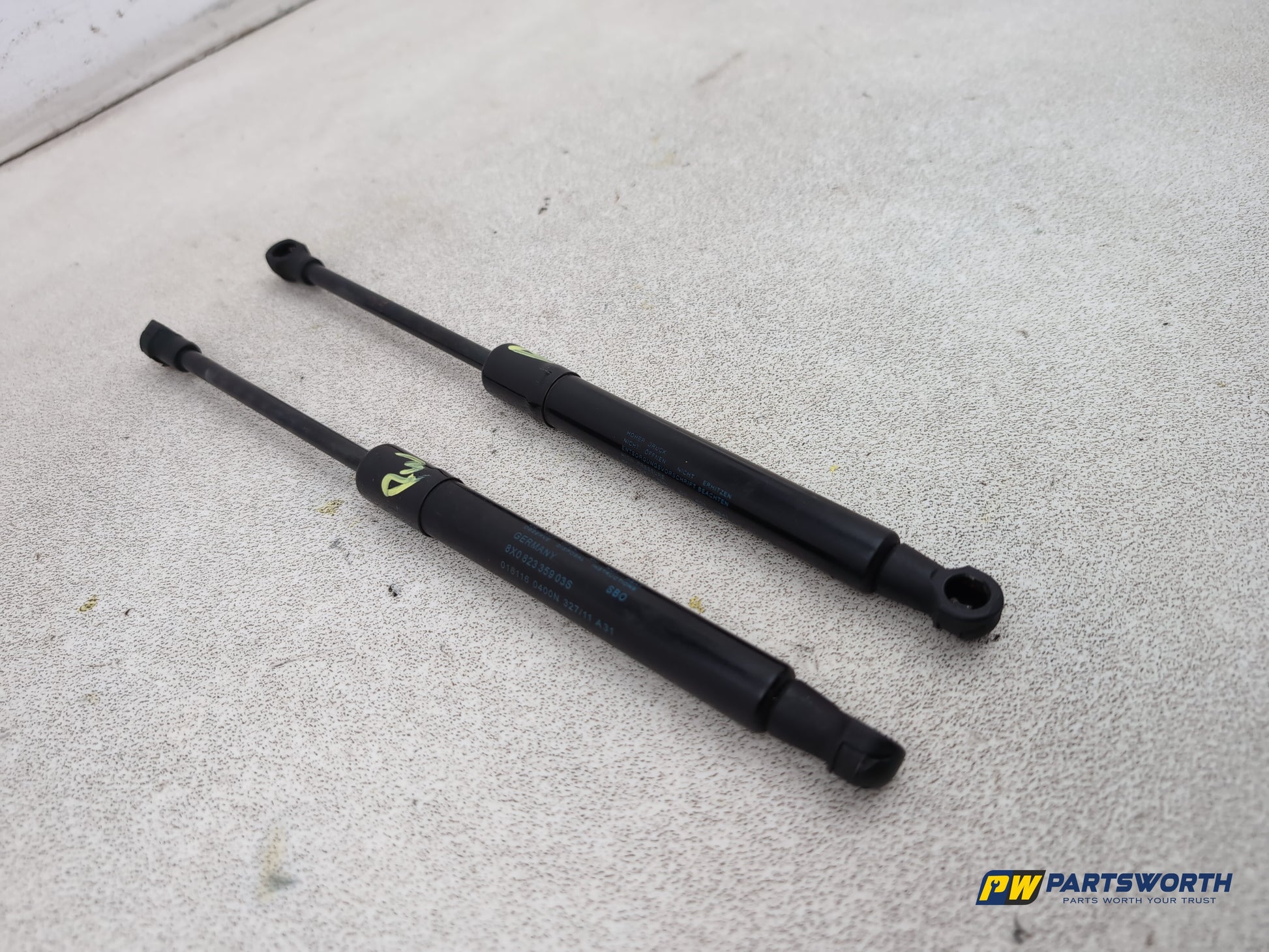 Audi A1 Contrast Edition Tdi Bonnet Strut Pair 8x082335903s 2010-2014 - photo 3