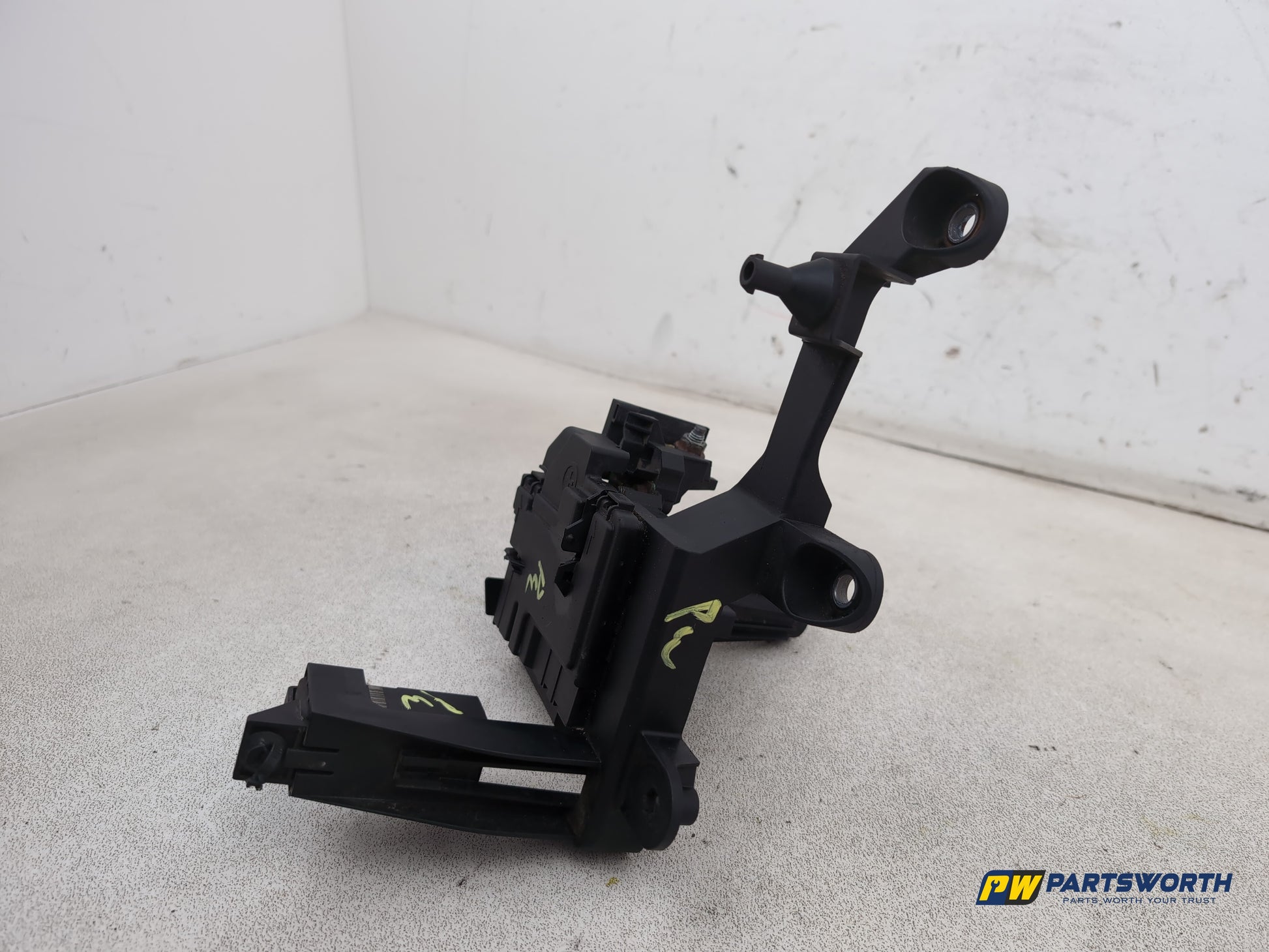 Audi A1 Contrast Edition Tdi Positive Battery Power Fuse Box 6r0915343c - photo 3