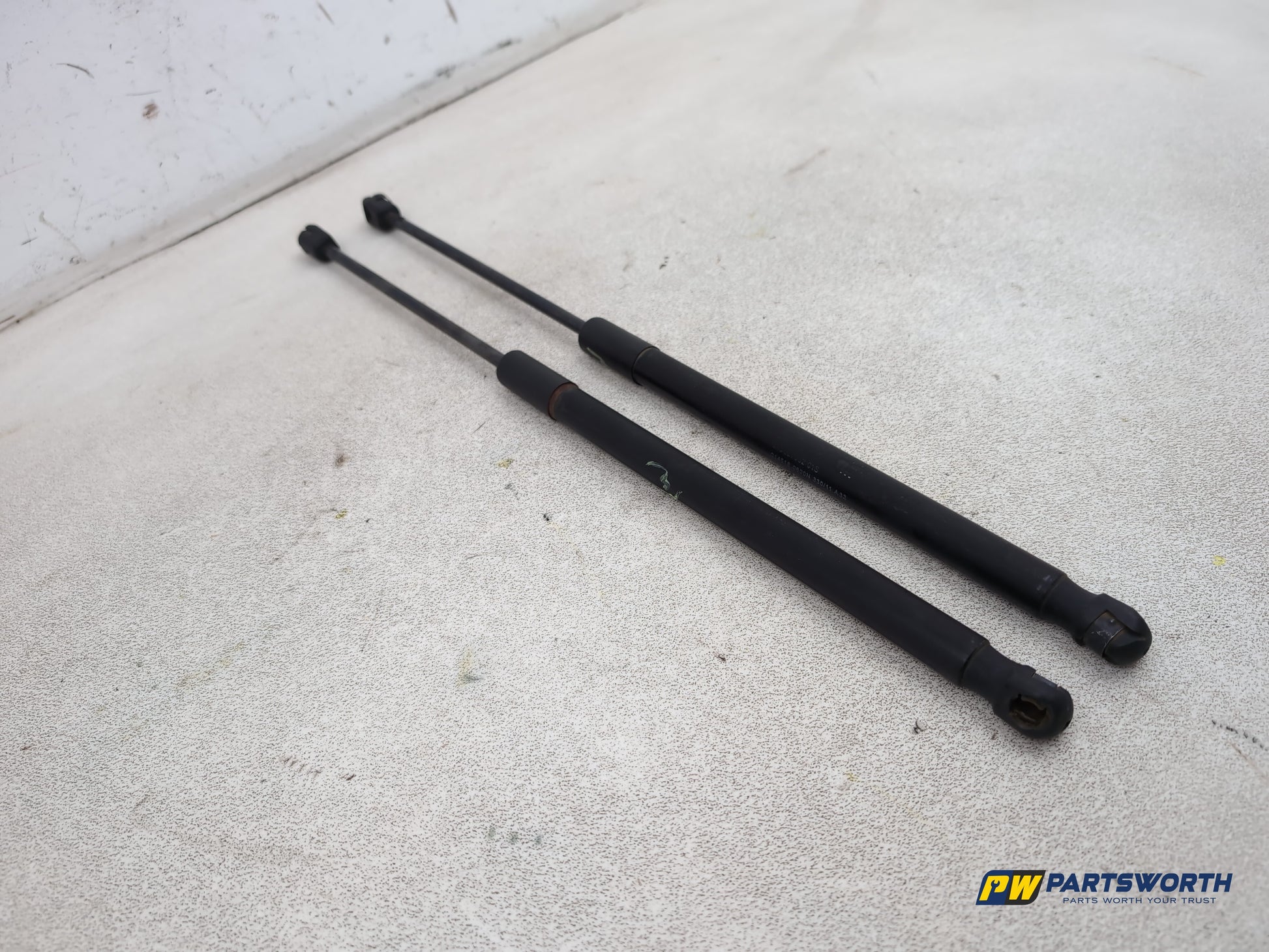 Audi A1 Contrast Edition Tdi Tailgate Gas Strut Pair 8x3827552 2010-2014 - photo 3