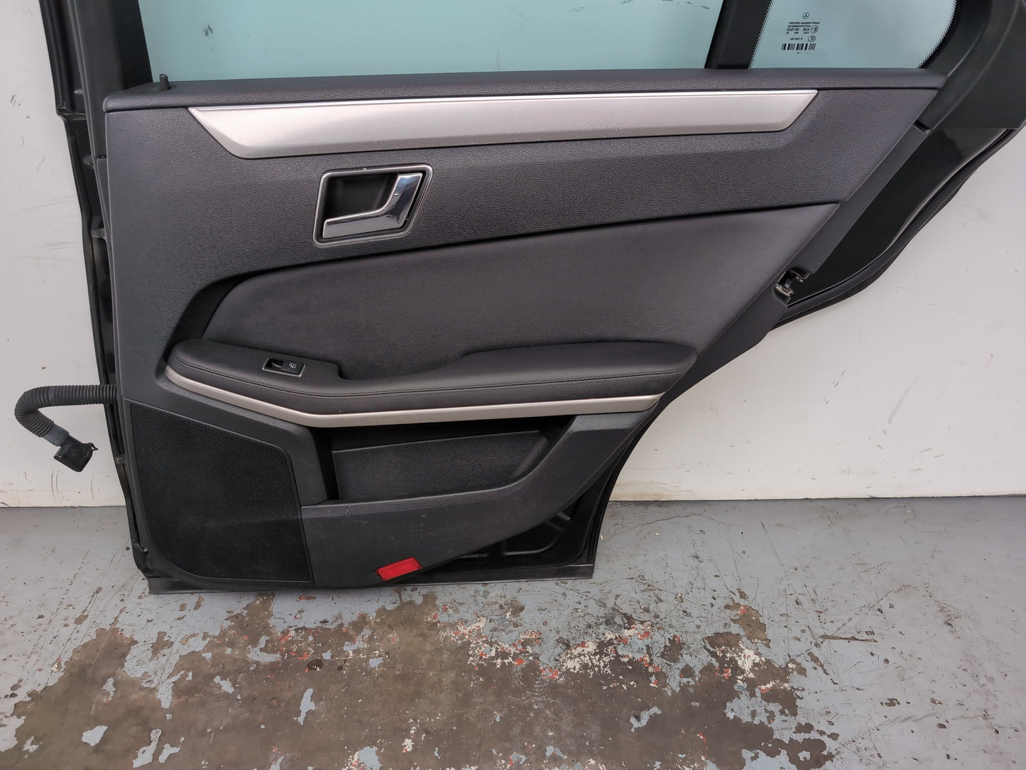 Mercedes-Benz E220 Saloon Door Rear Rh Driver Side Obsidian Black Metallic C197 - photo 9