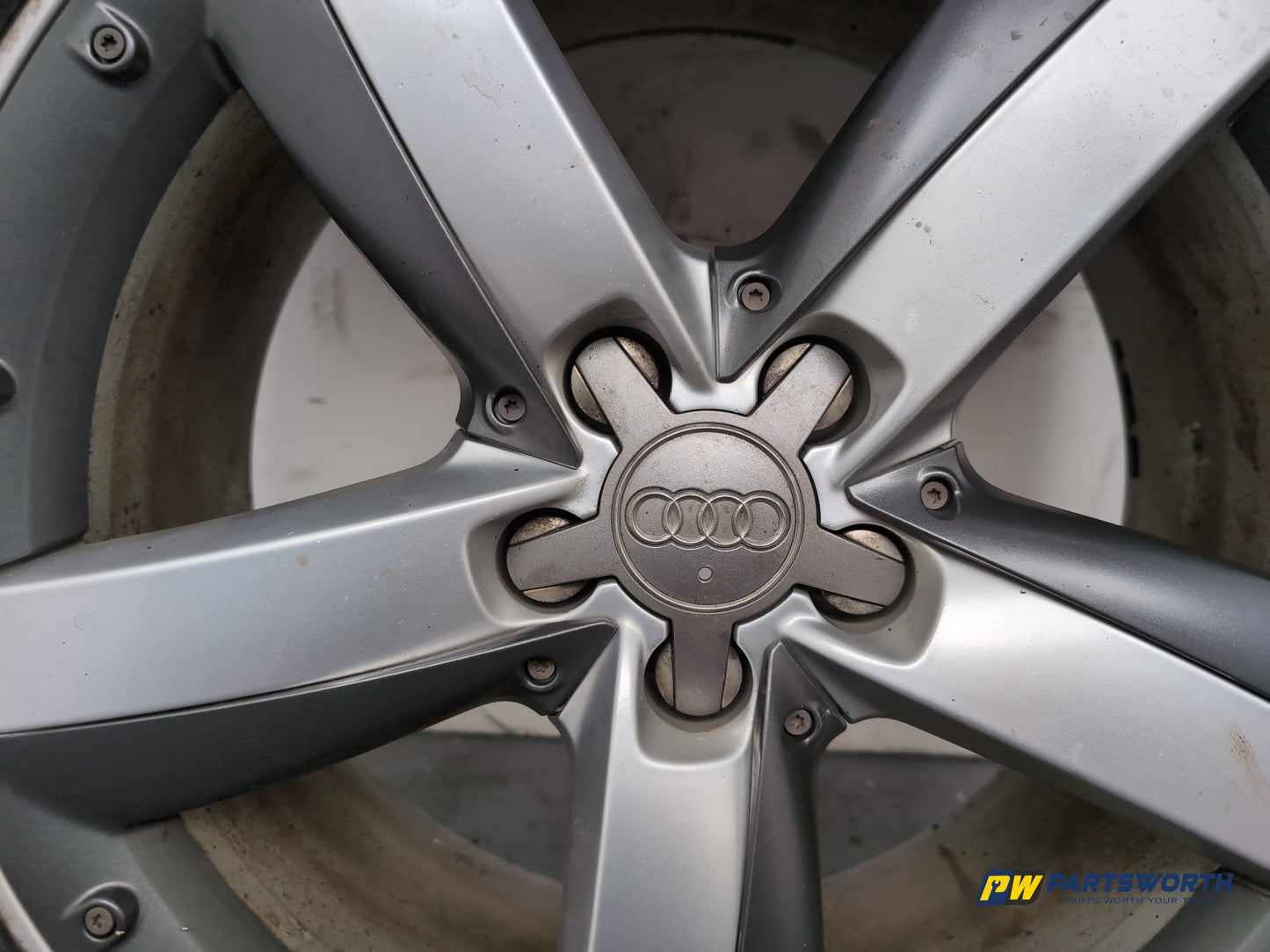 Audi A1 Contrast Edition Tdi Wheel With Tyre 215/40 R17 Silver Black 8x0601025e - photo 3