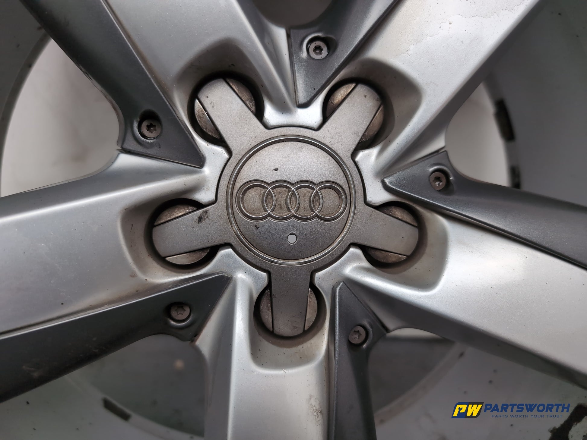Audi A1 Contrast Edition Tdi Wheel With Tyre 215/40 R17 Silver Black 8x0601025e - photo 3