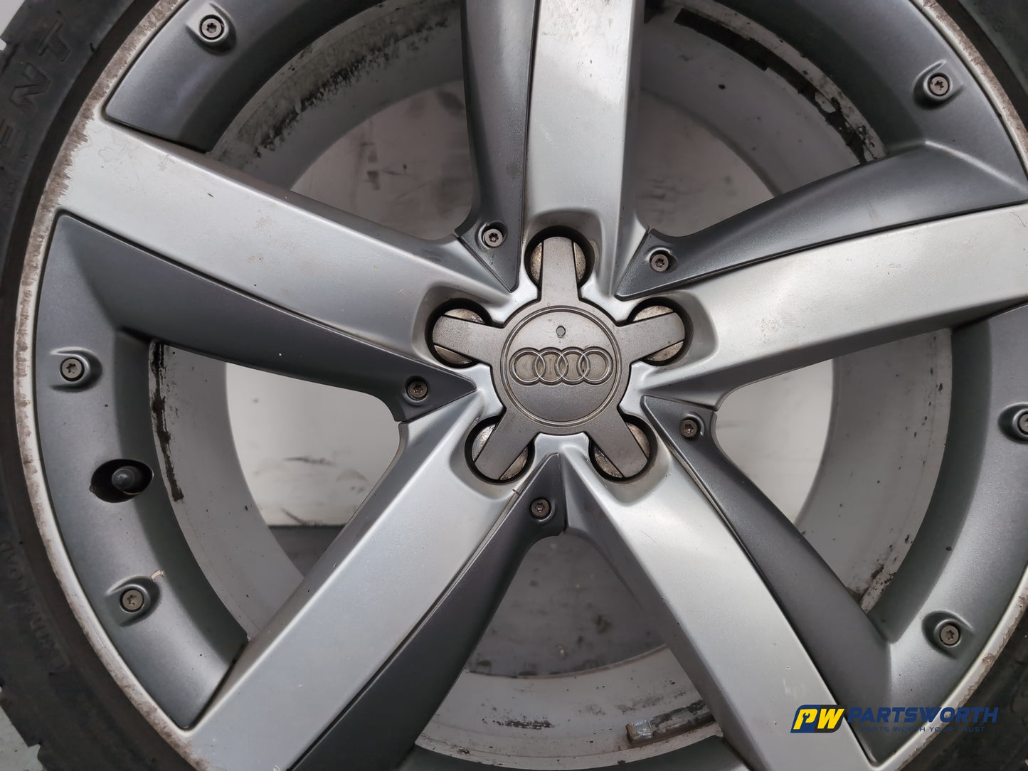 Audi A1 Contrast Edition Tdi Wheel With Tyre 215/40 R17 Silver Black 8x0601025e - photo 3