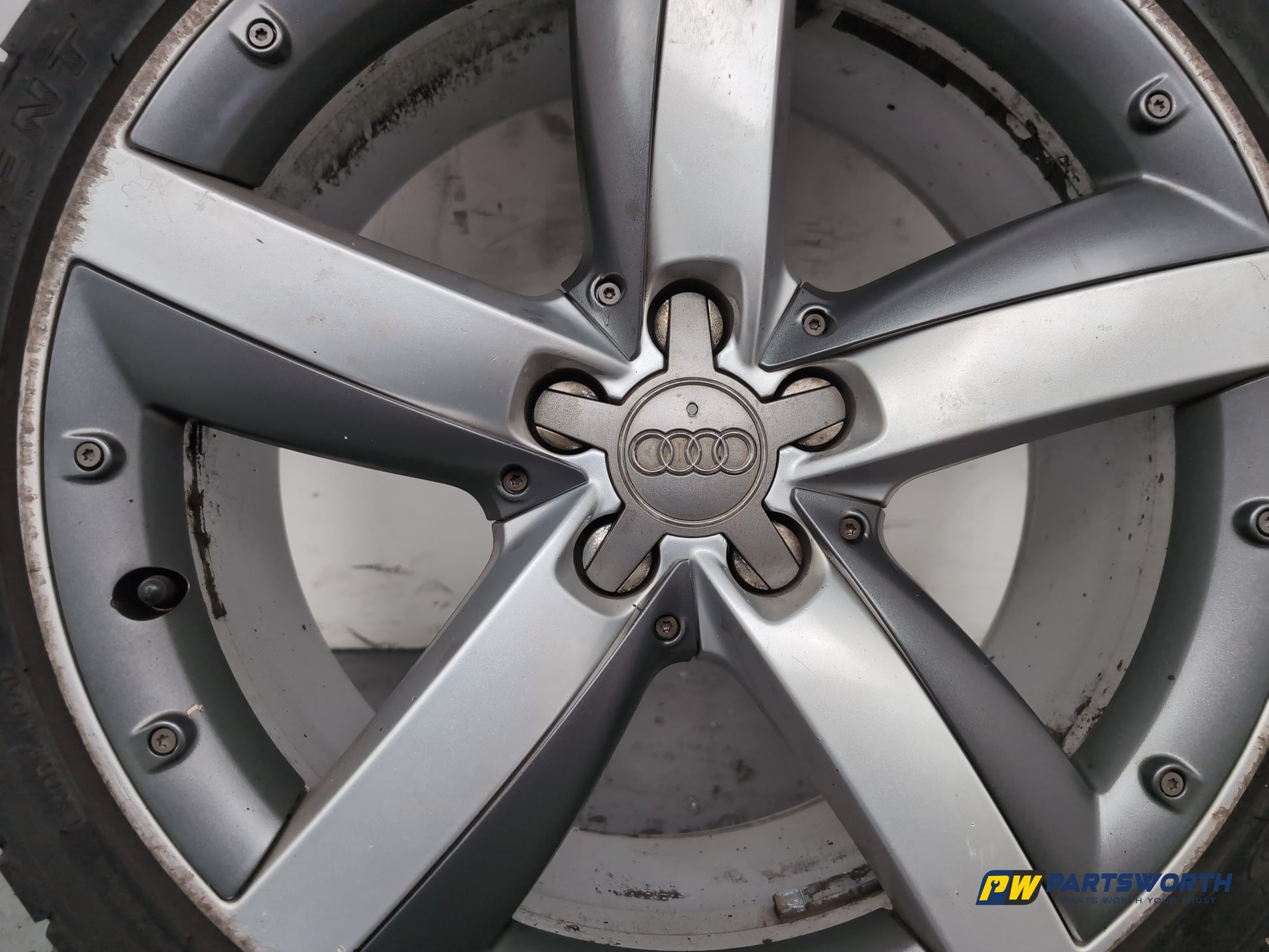 Audi A1 Contrast Edition Tdi Wheel With Tyre 215/40 R17 Silver Black 8x0601025e - photo 3