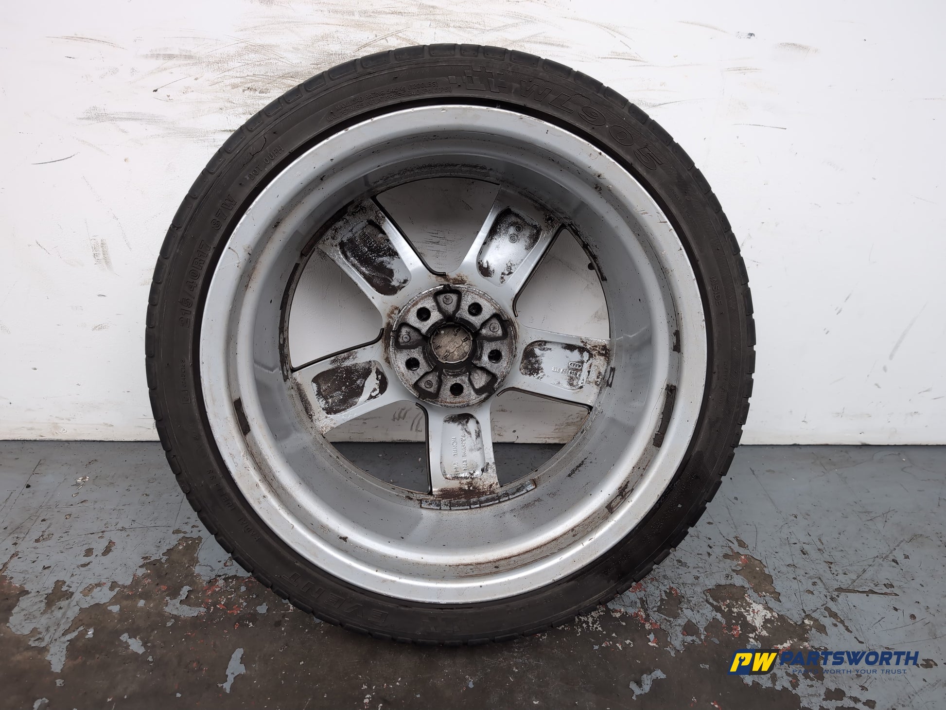 Audi A1 Contrast Edition Tdi Wheel With Tyre 215/40 R17 Silver Black 8x0601025e - photo 9