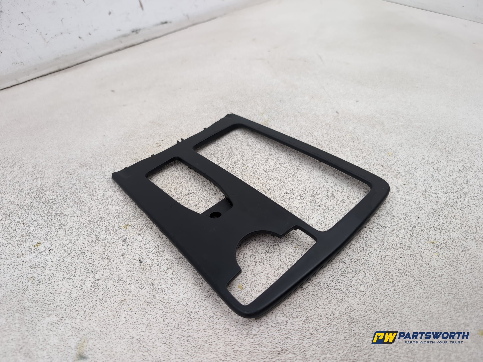 Mercedes-Benz E220 E-Class W212 Centre Console Trim A2046800207 2009-2016 - photo 9