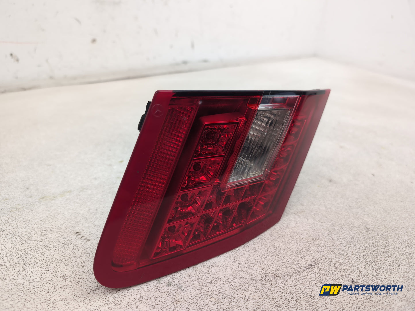 Mercedes-Benz E-Class Lamp Assembly Rear Inner Lh Passenger Side A2128200764 - photo 3
