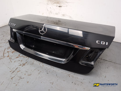 Mercedes-Benz E220 Saloon Boot Lid Obsidian Black Metallic C197 2009-2013 - photo 3