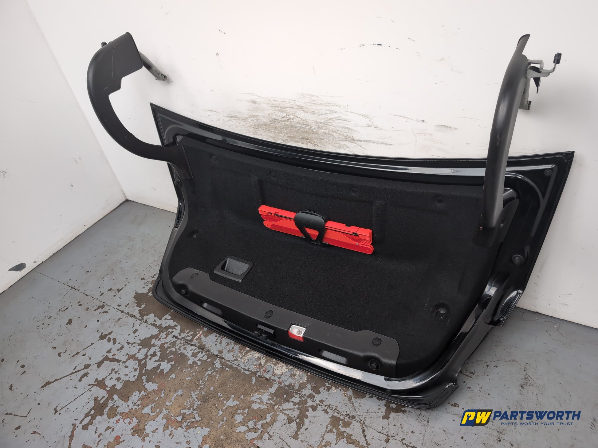 Mercedes-Benz E220 Saloon Boot Lid Obsidian Black Metallic C197 2009-2013 - photo 9