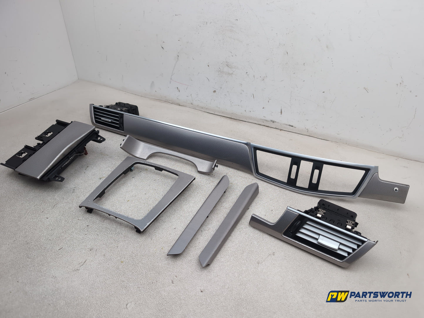 Mercedes-Benz E220 E-Class W212 Dashboard Trims With Air Vents And Ashtray - photo 3