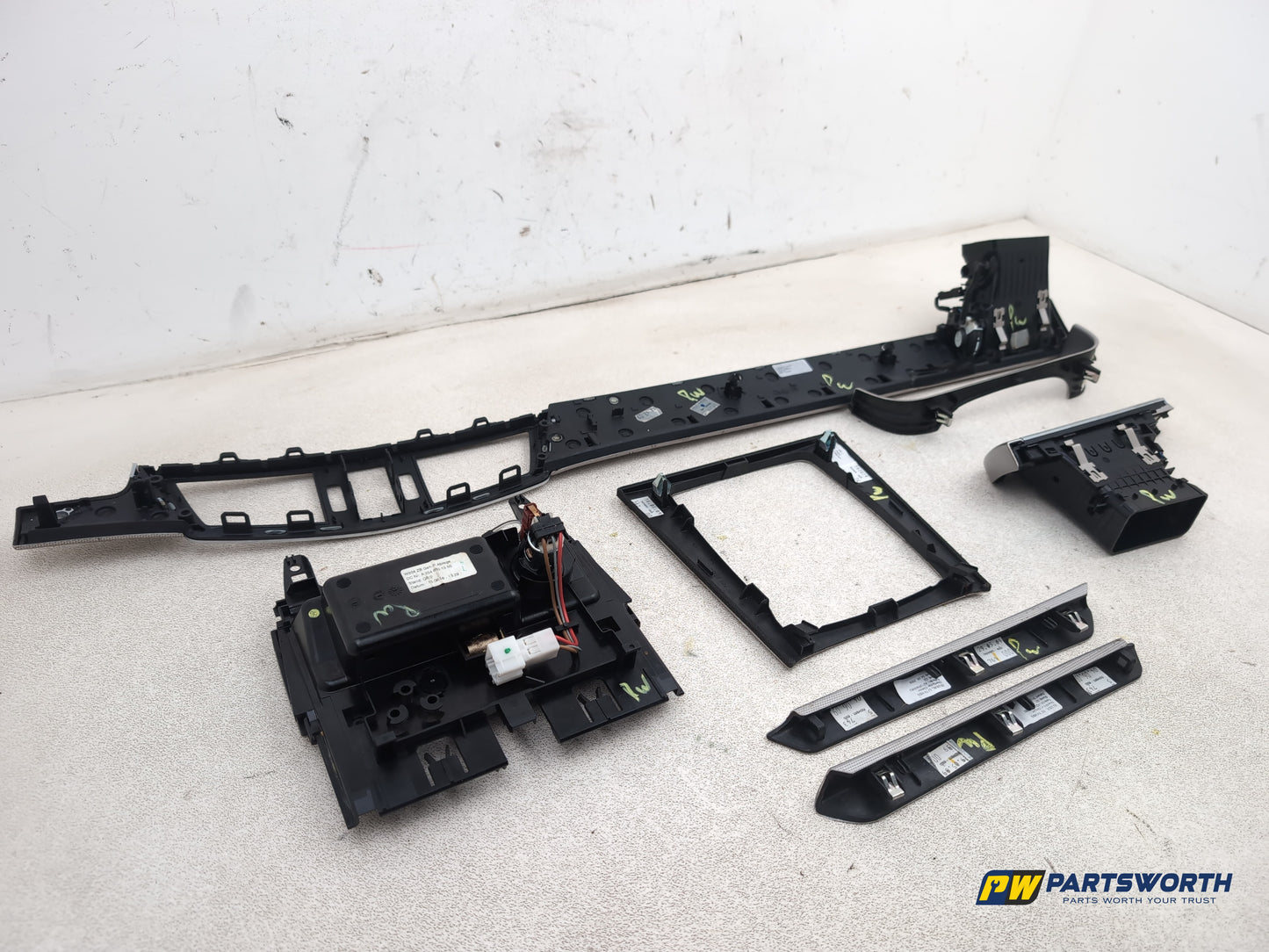 Mercedes-Benz E220 E-Class W212 Dashboard Trims With Air Vents And Ashtray - photo 9