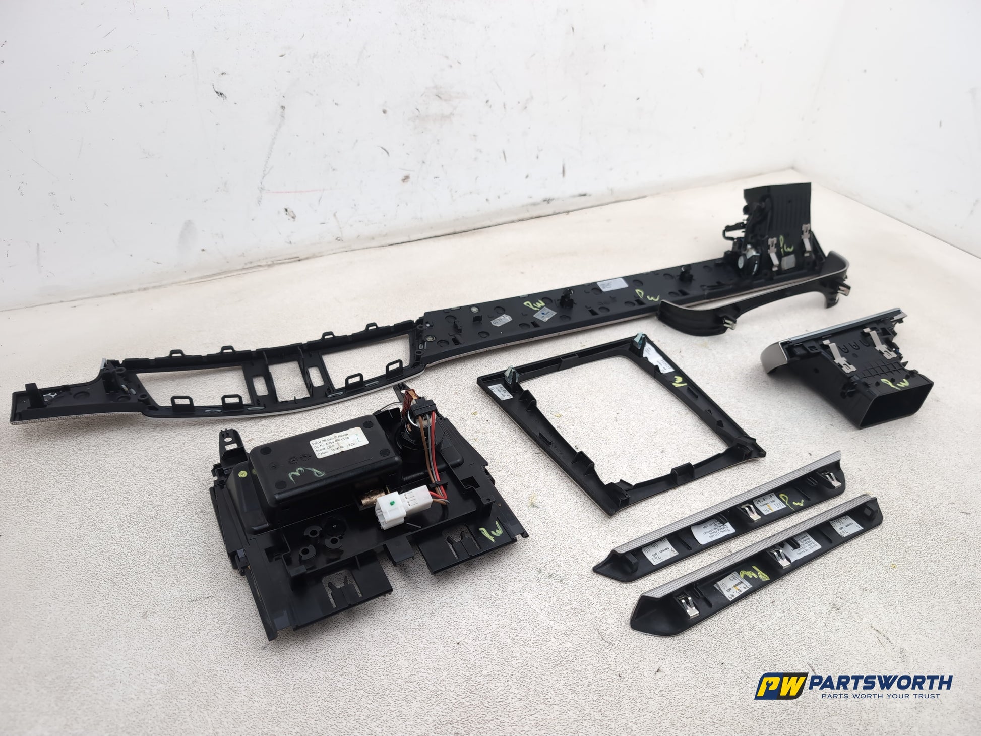 Mercedes-Benz E220 E-Class W212 Dashboard Trims With Air Vents And Ashtray - photo 9