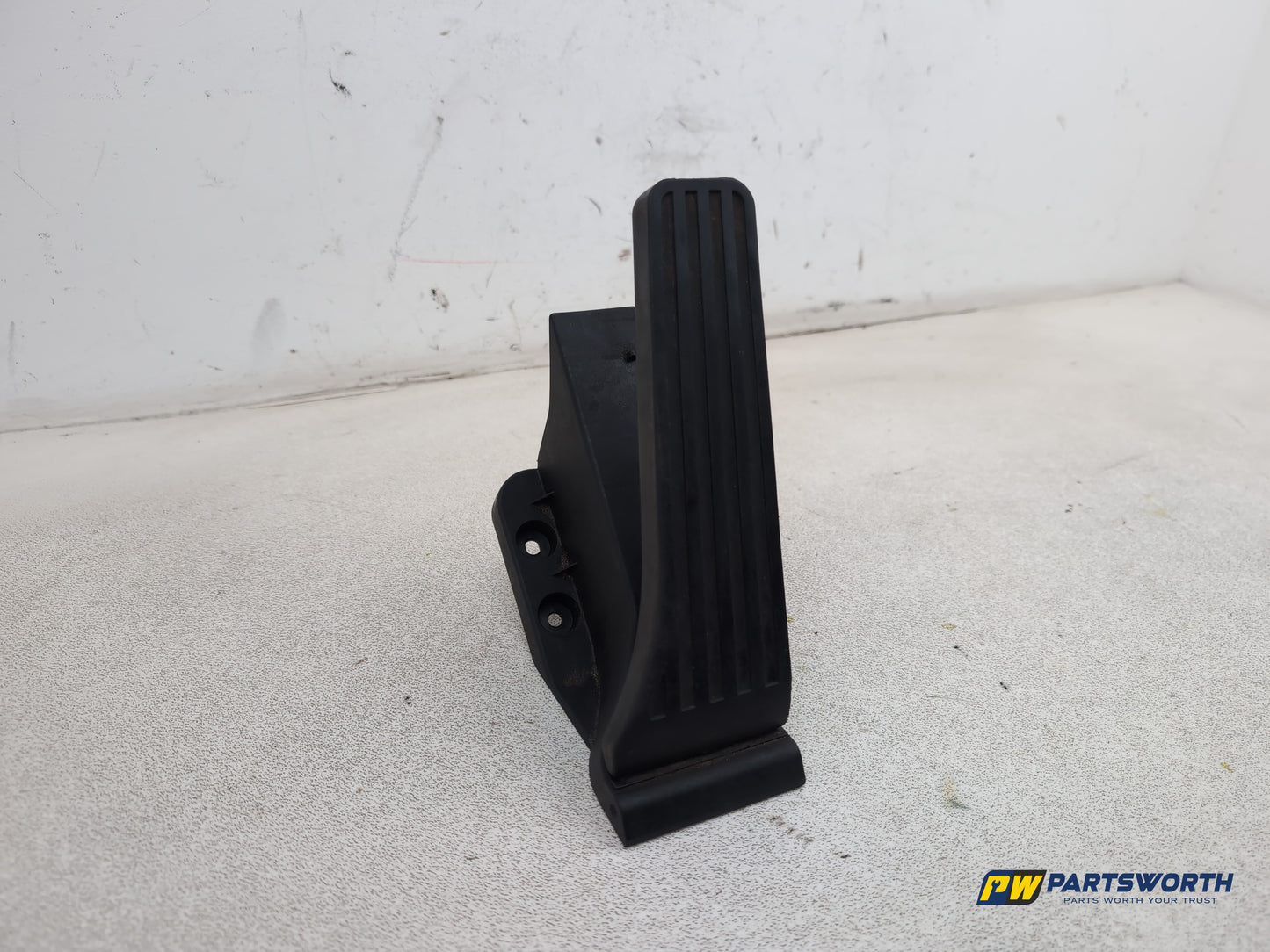 Mercedes-Benz E220 E-Class W212 Throttle Pedal Accelerator Unit A2043000004 - photo 3