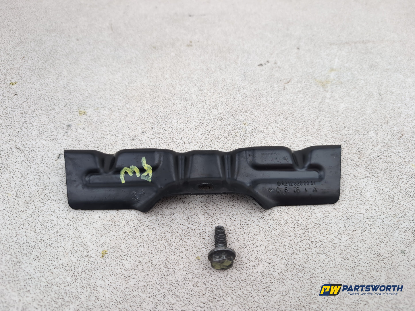 Mercedes-Benz E220 E-Class W212 Battery Holding Clamp A2126280041 2009-2016 - photo 3
