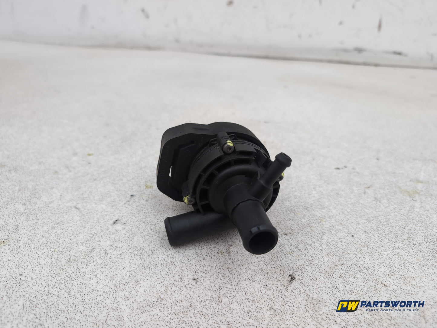 Mercedes-Benz E-Class E220 Blueef-Cy Water Coolant Pump A2118350028 2009-2016 - photo 3