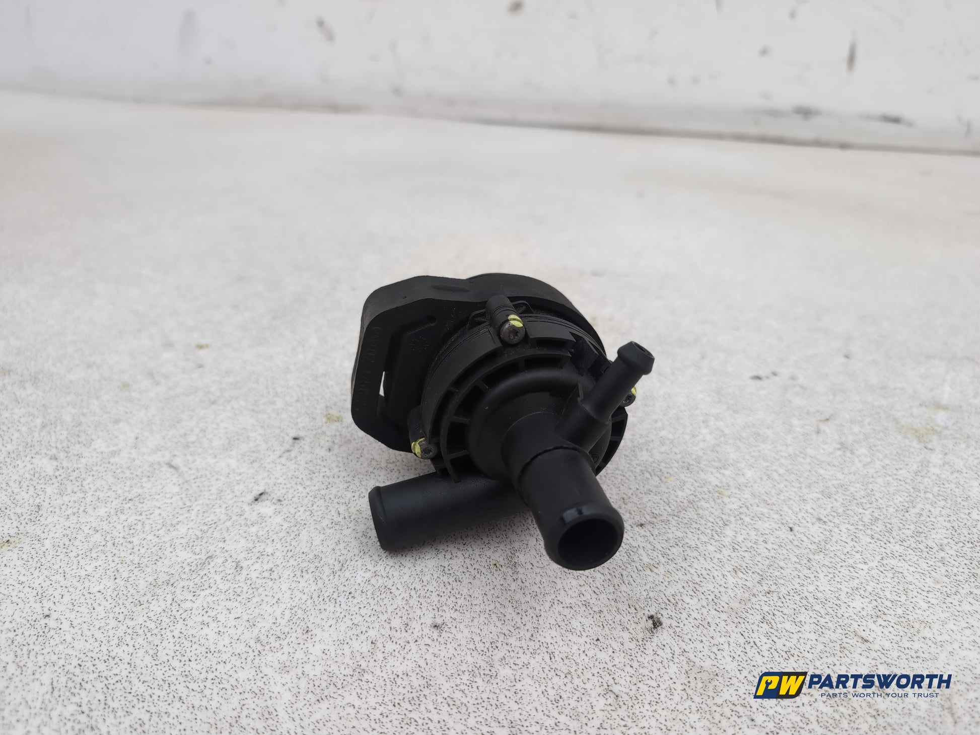 Mercedes-Benz E-Class E220 Blueef-Cy Water Coolant Pump A2118350028 2009-2016 - photo 3