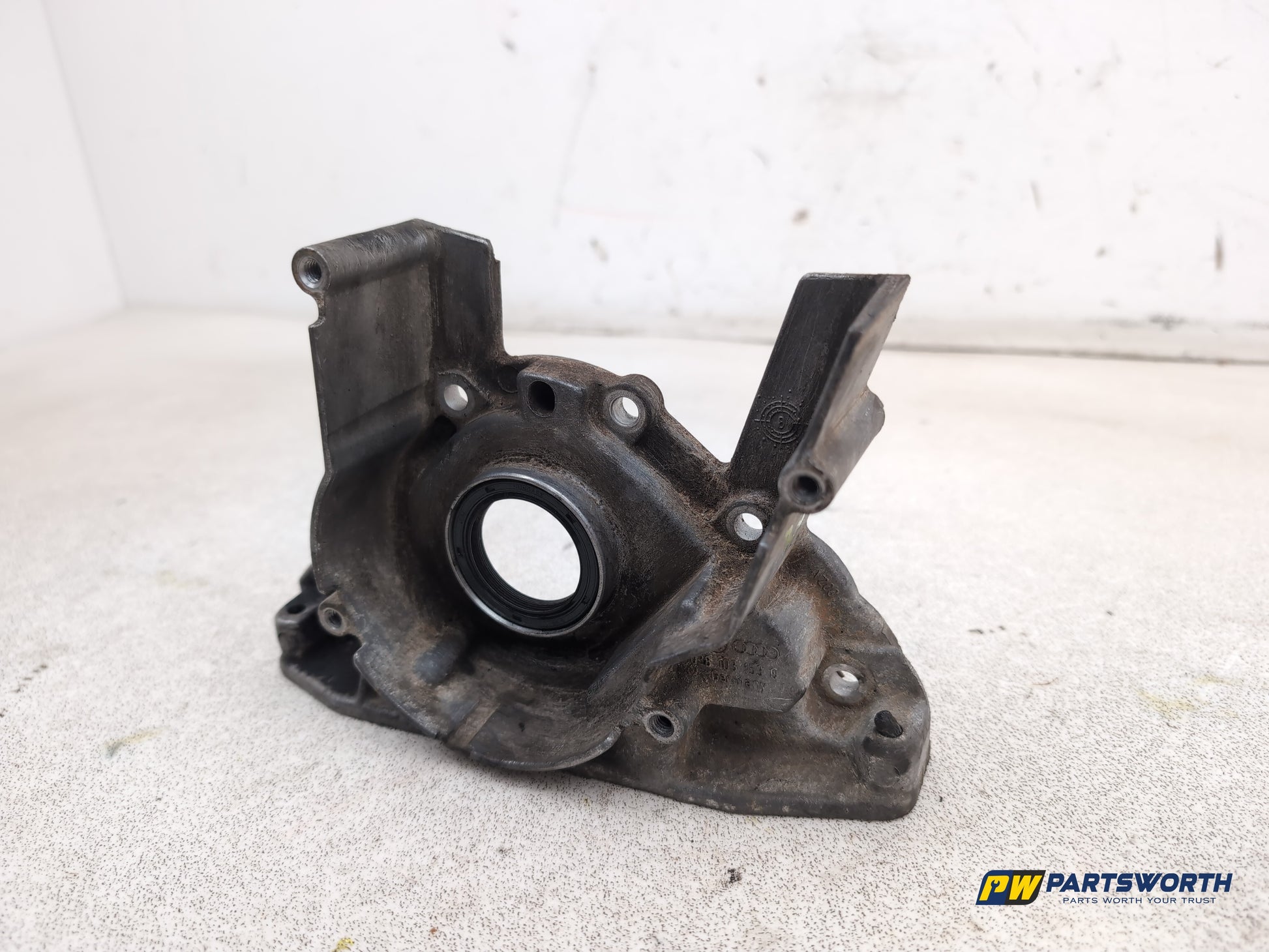 Audi A1 Contrast Edition Tdi 1.6l Diesel Crankshaft Seal Housing 038103153 - photo 3
