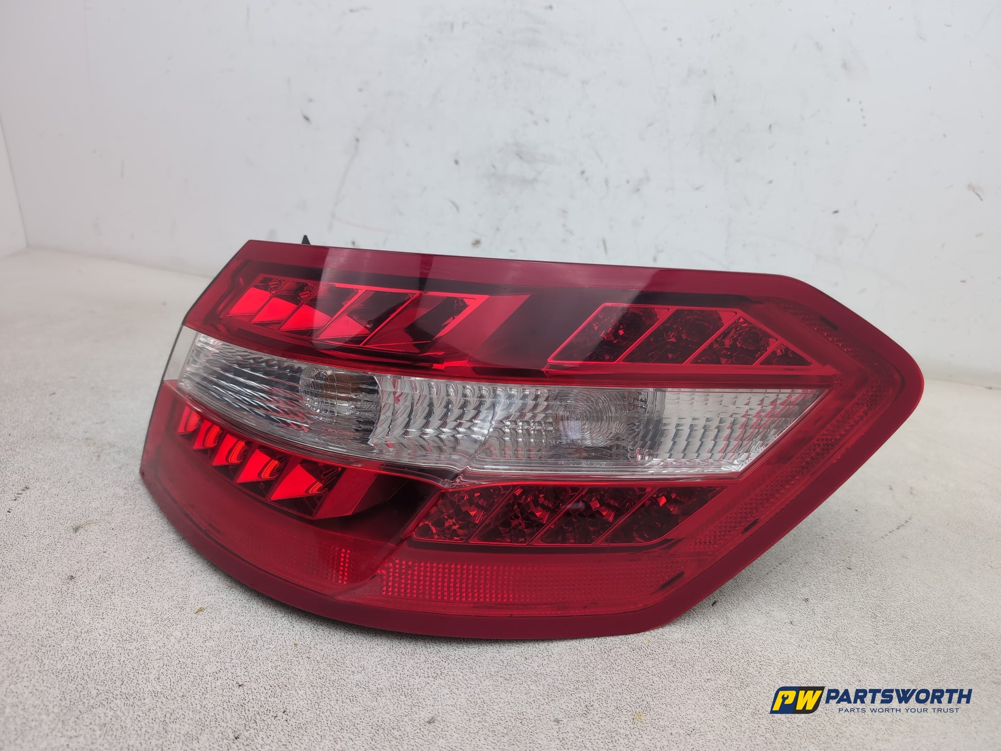 Mercedes-Benz E220 E-Class W212 Lamp Assembly Rear Rh Driver Side A2128200264 - photo 10
