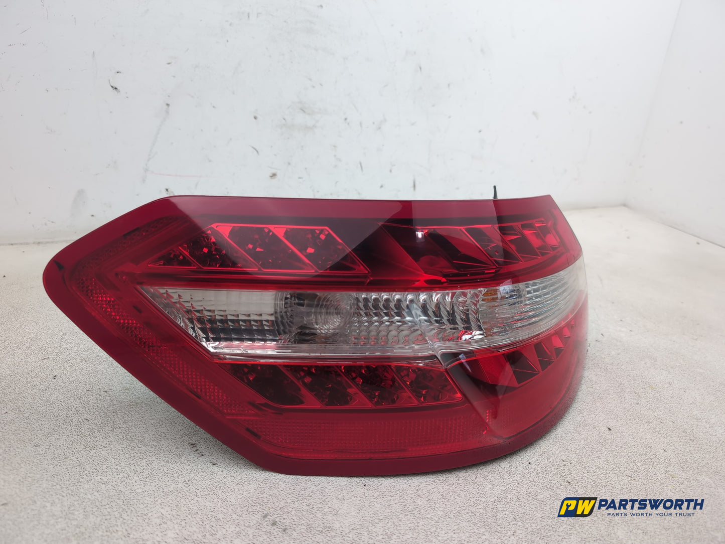 Mercedes-Benz E220 E-Class W212 Lamp Assembly Rear Lh Passenger Side A2128200164 - photo 3