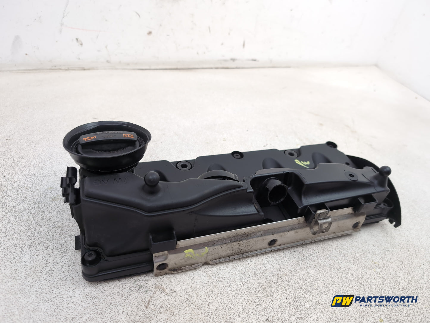 Audi A1 Contrast Edition Tdi 1.6l Diesel Engine Rocker Cover 03l103469r - photo 3