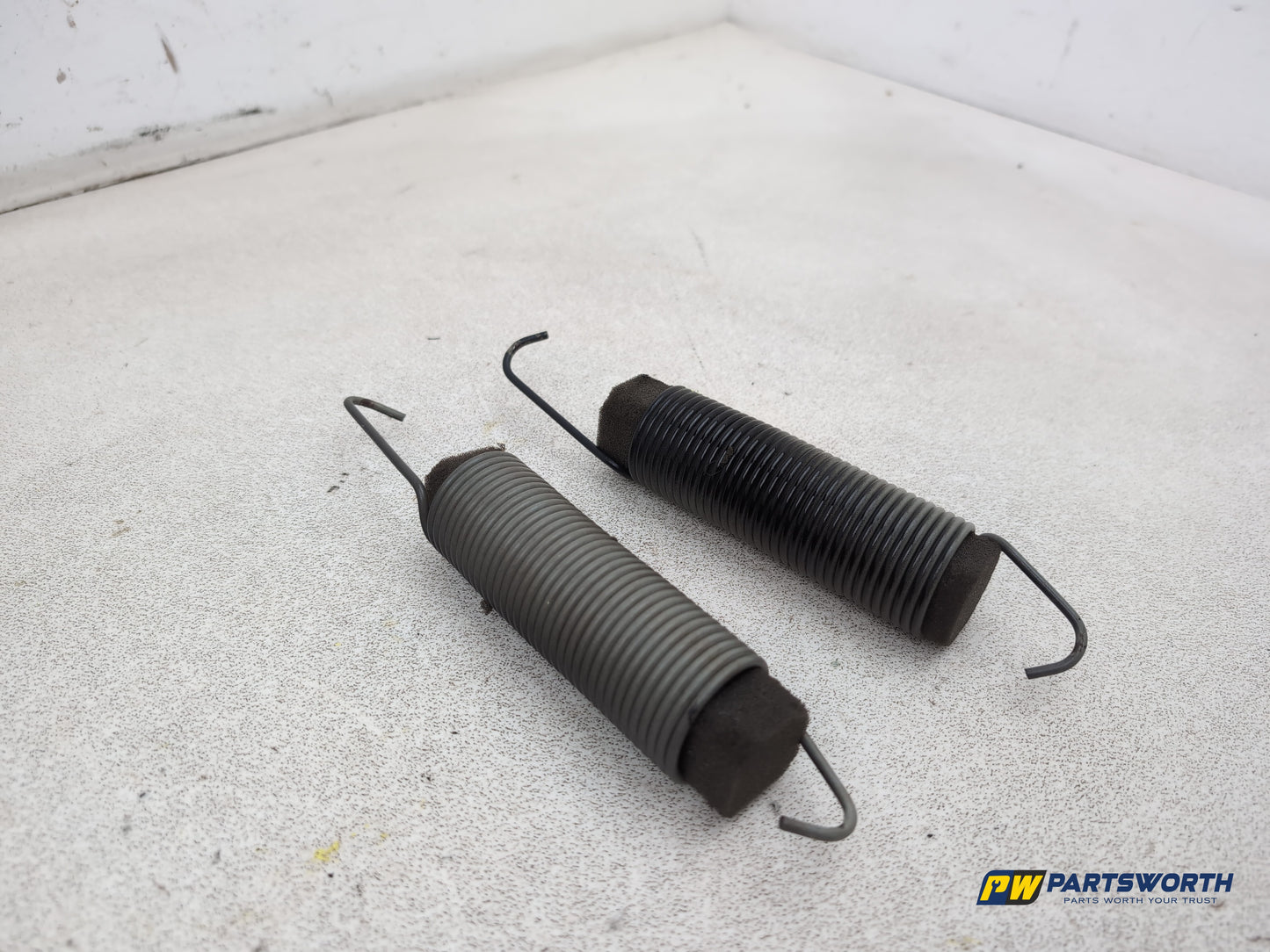 Mercedes-Benz E220 E-Classw212 Rear Boot Lid Tension Spring 2009-2016 - photo 9
