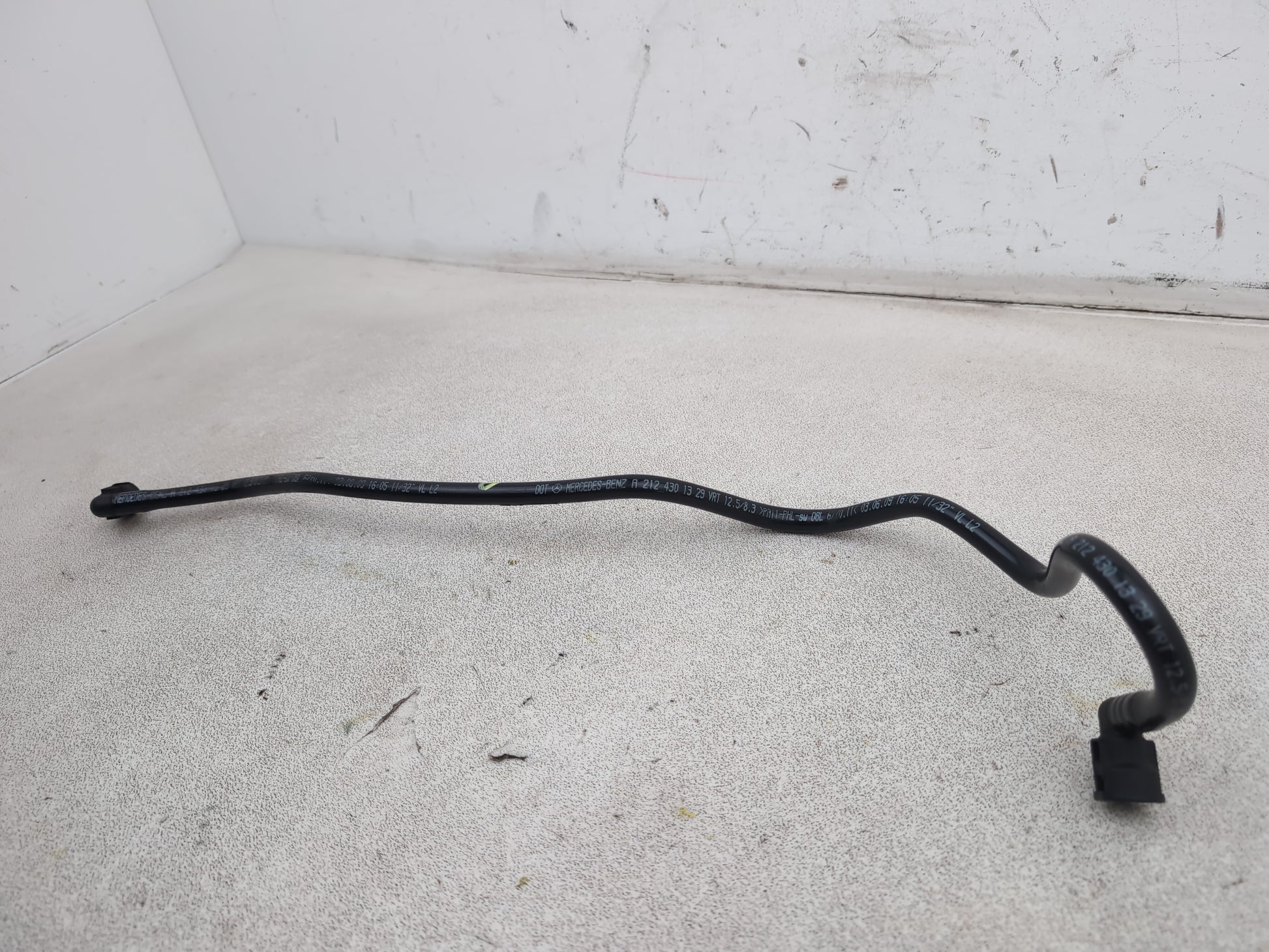 Mercedes-Benz E220 W212 Brake Servo Vacuum Pipe Hose A2124301329 - photo 3