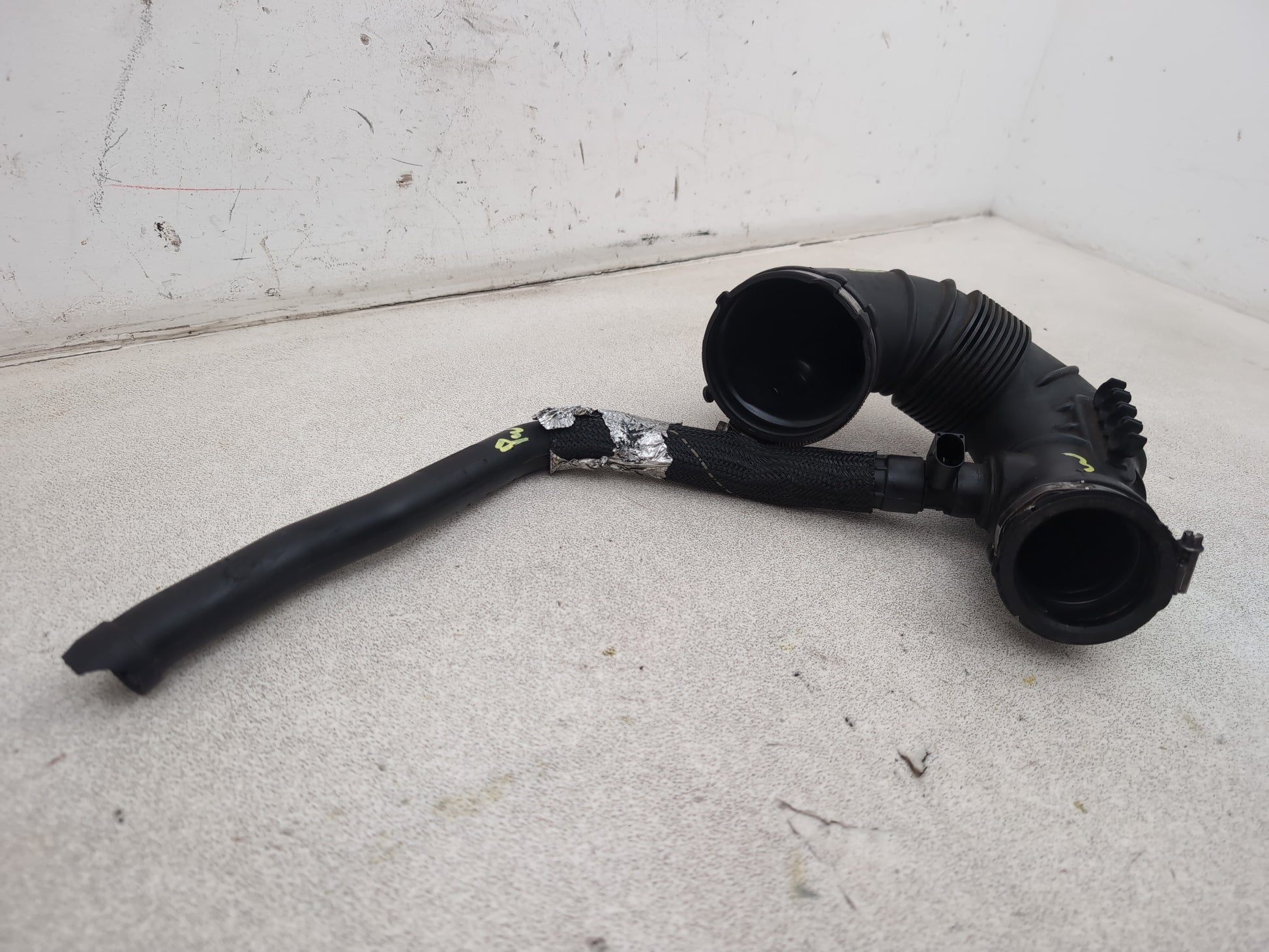 Mercedes-Benz E220 W212 Air Intake Pipe Hose Tube A6510900337 A6510101082 - photo 3