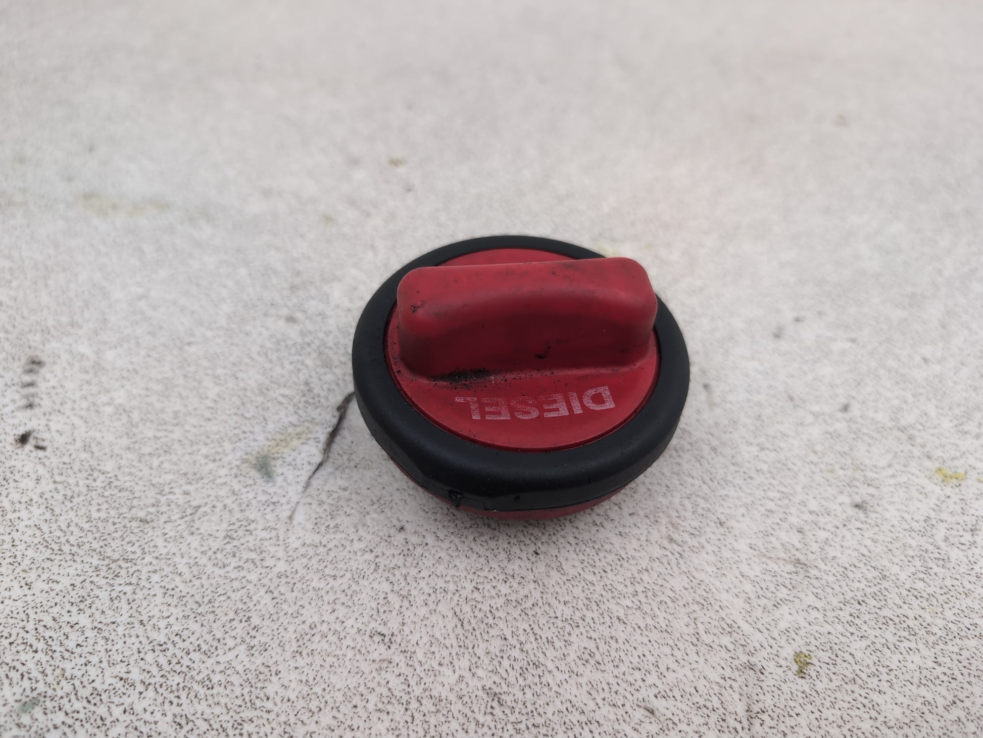 Mercedes-Benz E220 W212 Diesel Fuel Filler Cap Tank In Red A2204700705 - photo 3