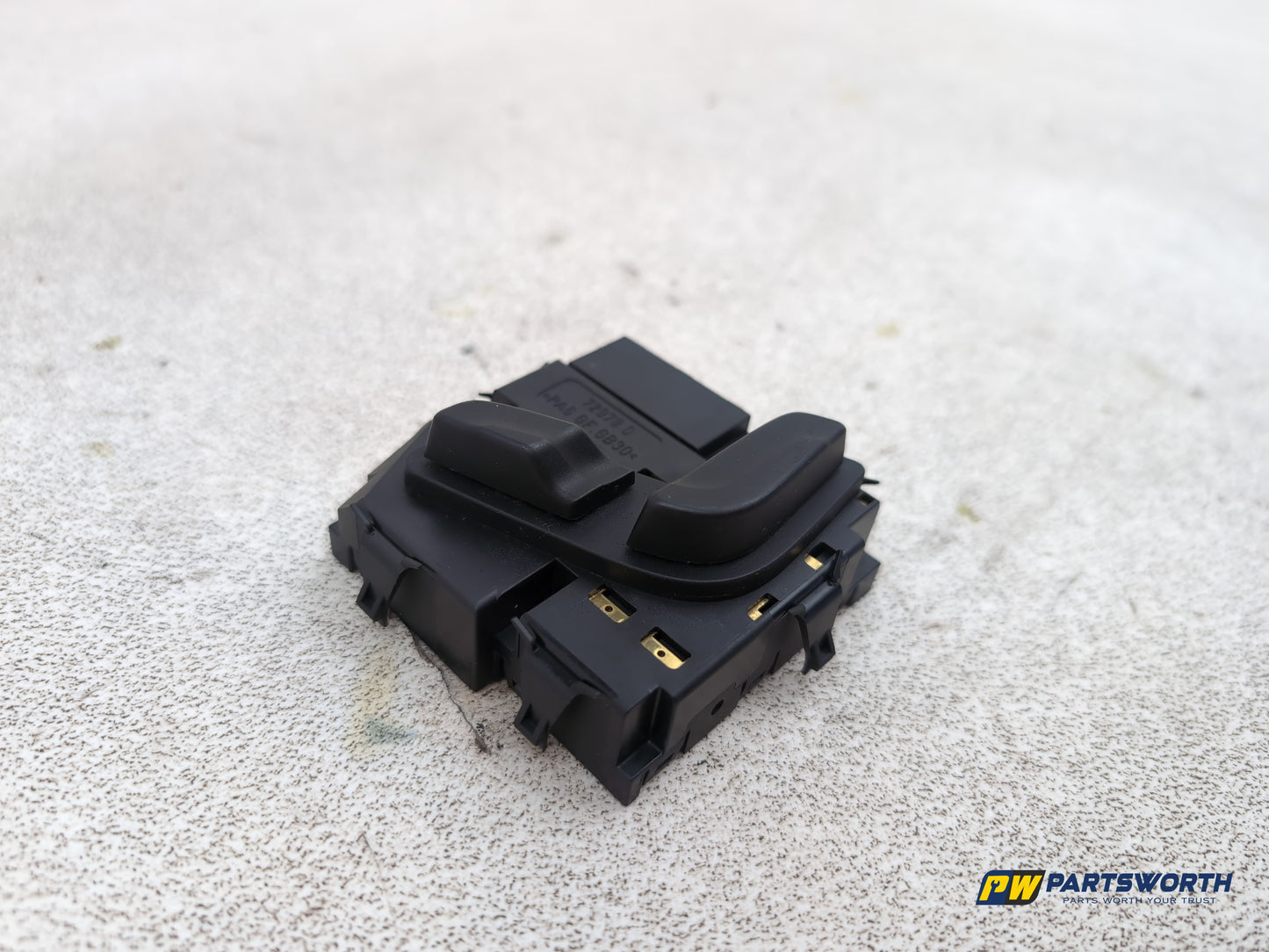 Mercedes-Benz E220 E-Class W212 Front Right Seat Control Switch A2048701958 - photo 9