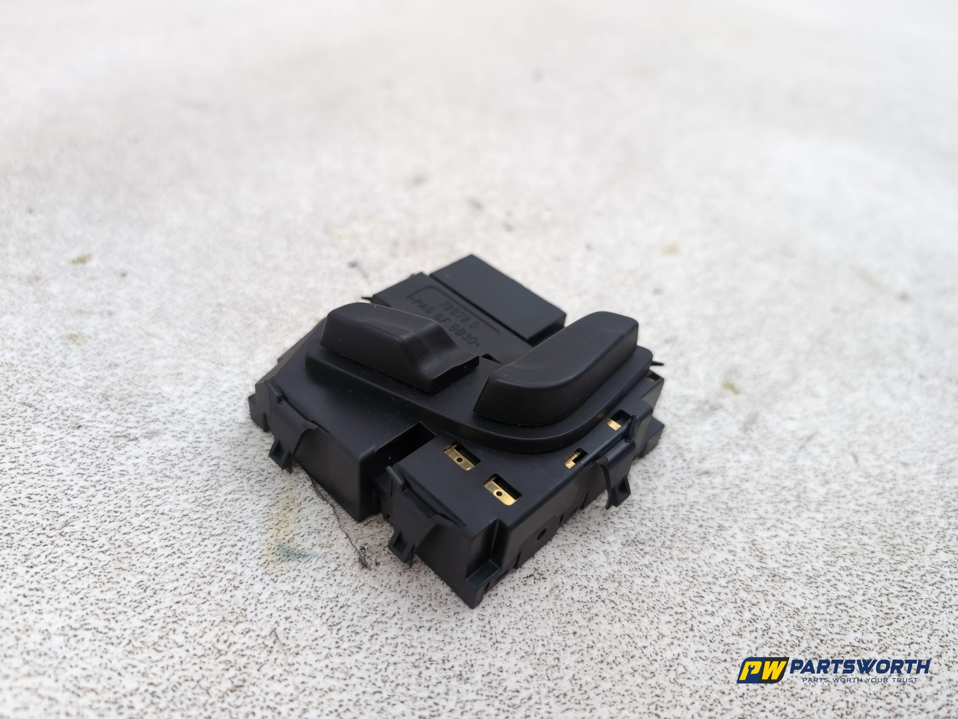 Mercedes-Benz E220 E-Class W212 Front Right Seat Control Switch A2048701958 - photo 9
