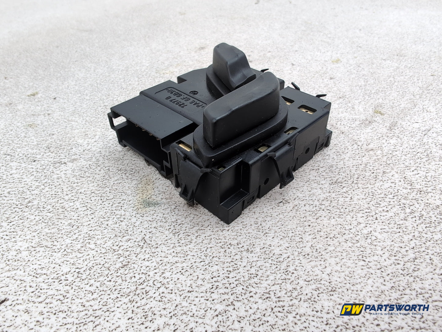 Mercedes-Benz E220 E-Class W212 Front Left Seat Control Switch A2048701858 - photo 3