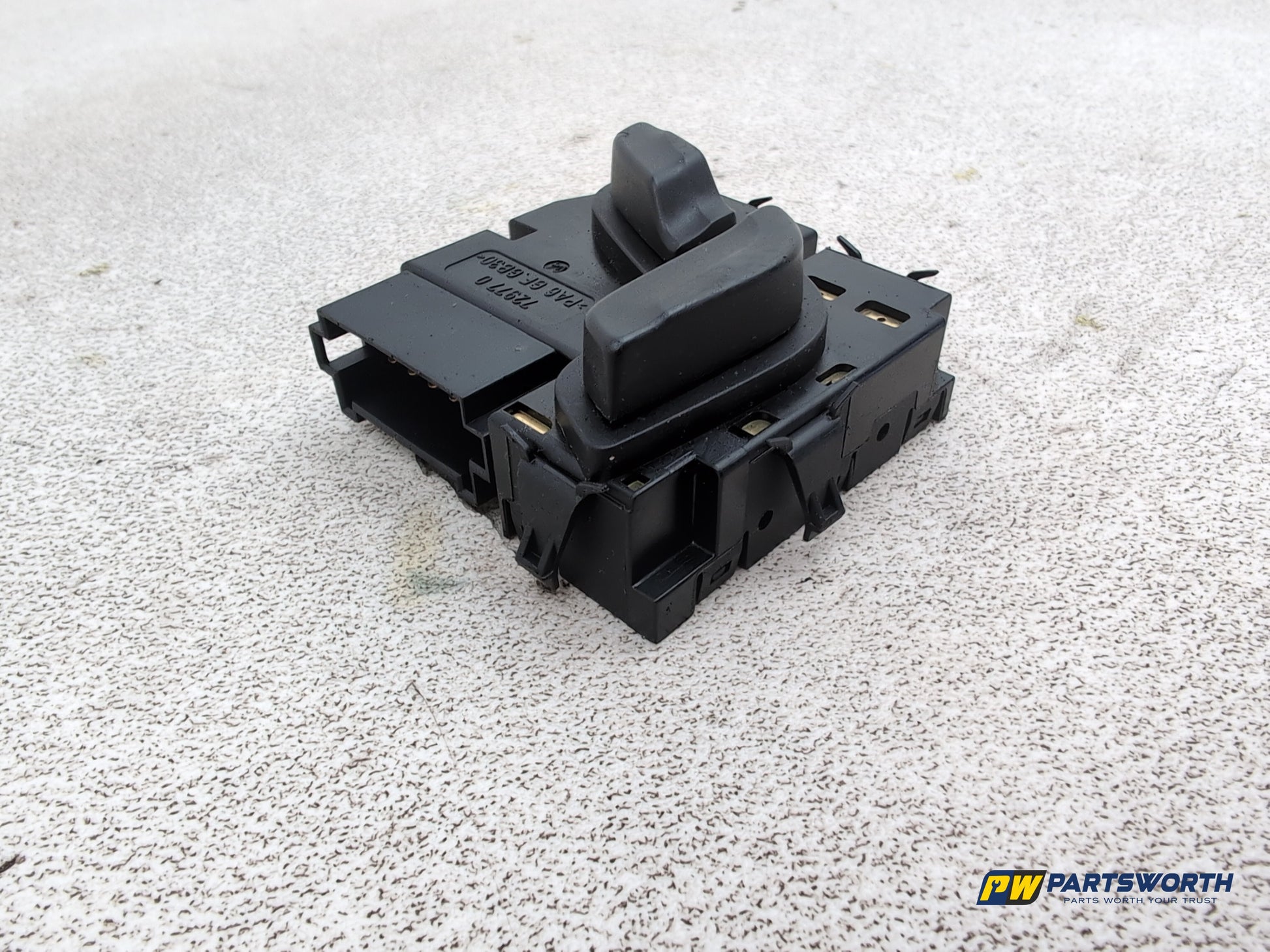 Mercedes-Benz E220 E-Class W212 Front Left Seat Control Switch A2048701858 - photo 3