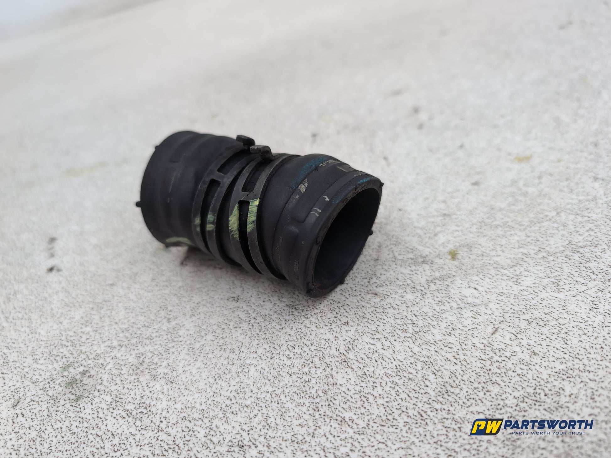 Mercedes-Benz E220 E-Class W212 Coolant Hose Pipe Connector 2009-2016 - photo 9