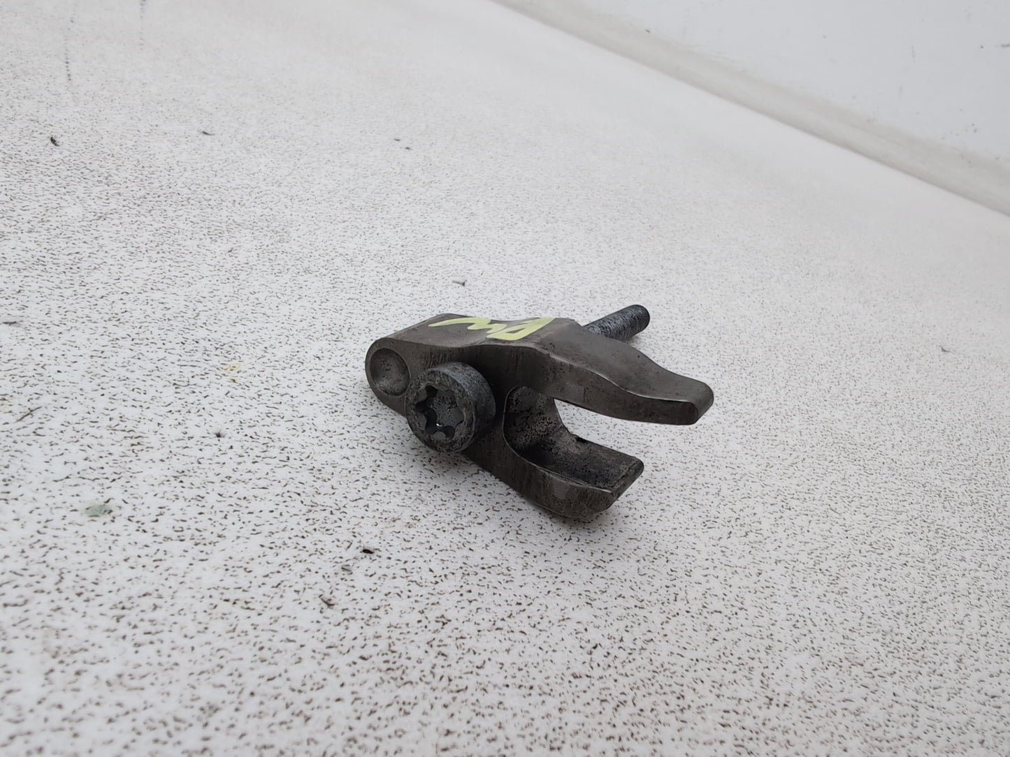 Mercedes-Benz E220 E-Class W212 2.1l Diesel Fuel Injector Clamp With Bolt - photo 3