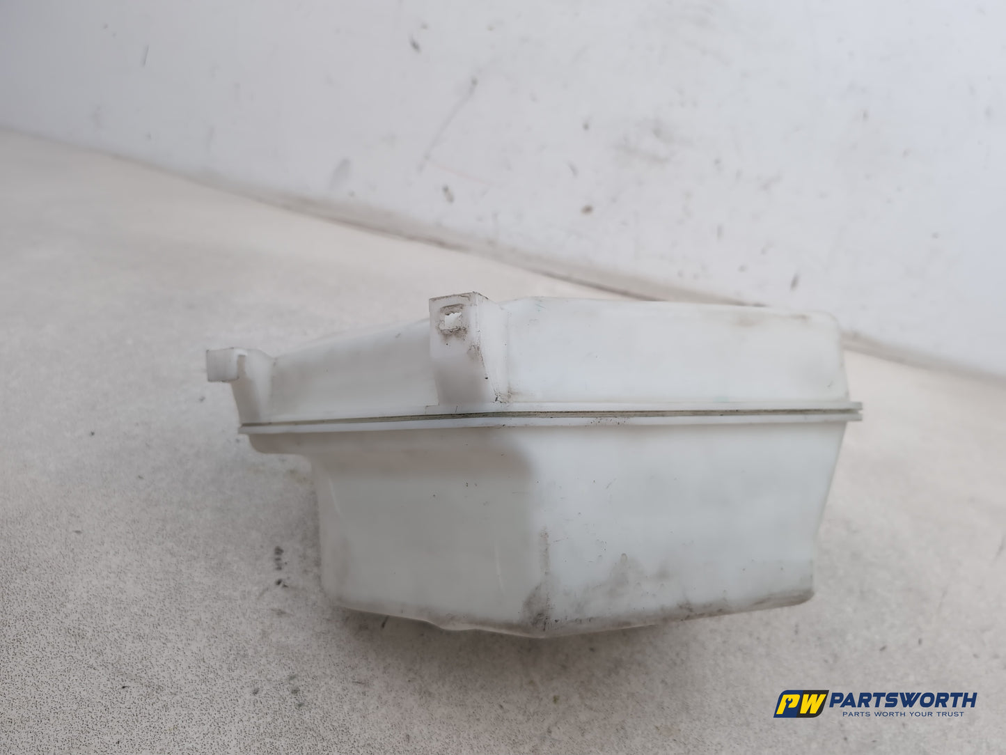 Mercedes-Benz B200 B-Class W245 Washer Bottle Windscreen A1698690220 2005-2011 - photo 3